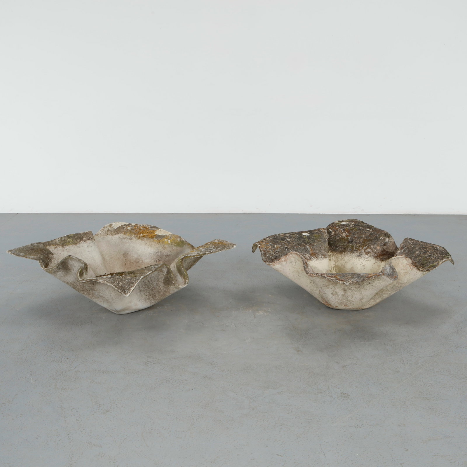 Willy Guhl, Pair of Large Elephant Ear Planters, 1960s (1 of 19)