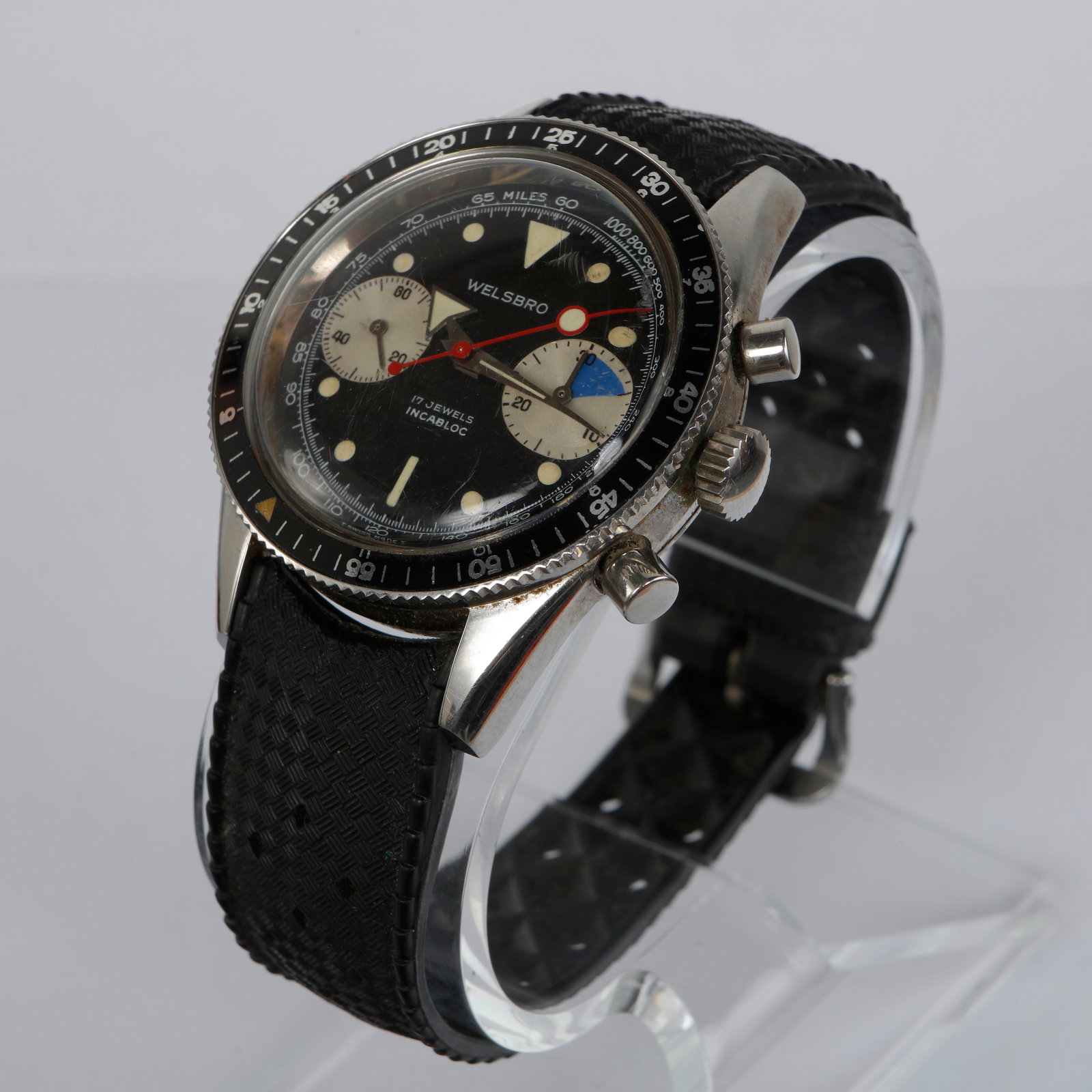 Welsbro, Chronograph Watch with Black Dial, 1950s: Stainless steel case fitted with a black dial featuring contrasting subdials and tachymeter scale. Manual wind movement with 17 jewels, showcasing the technical precision and sporty elegance of midcen