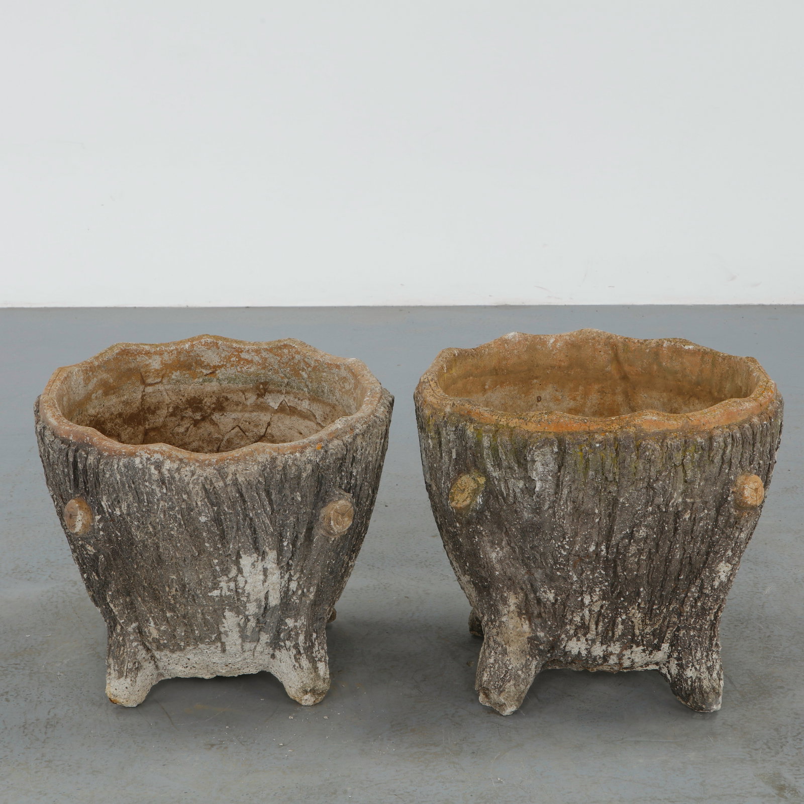 Pair of Round Faux Bois Planters, 1960s (1 of 13)
