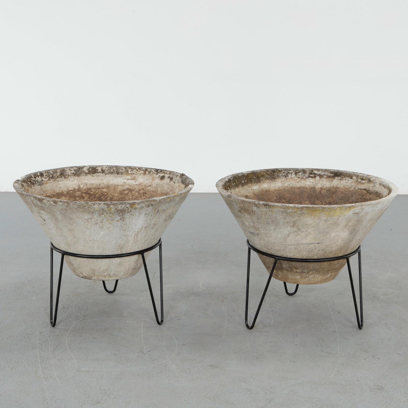 Willy Guhl, Pair of Large Conical Planters on Metal Stands, 1960s (1 of 13)