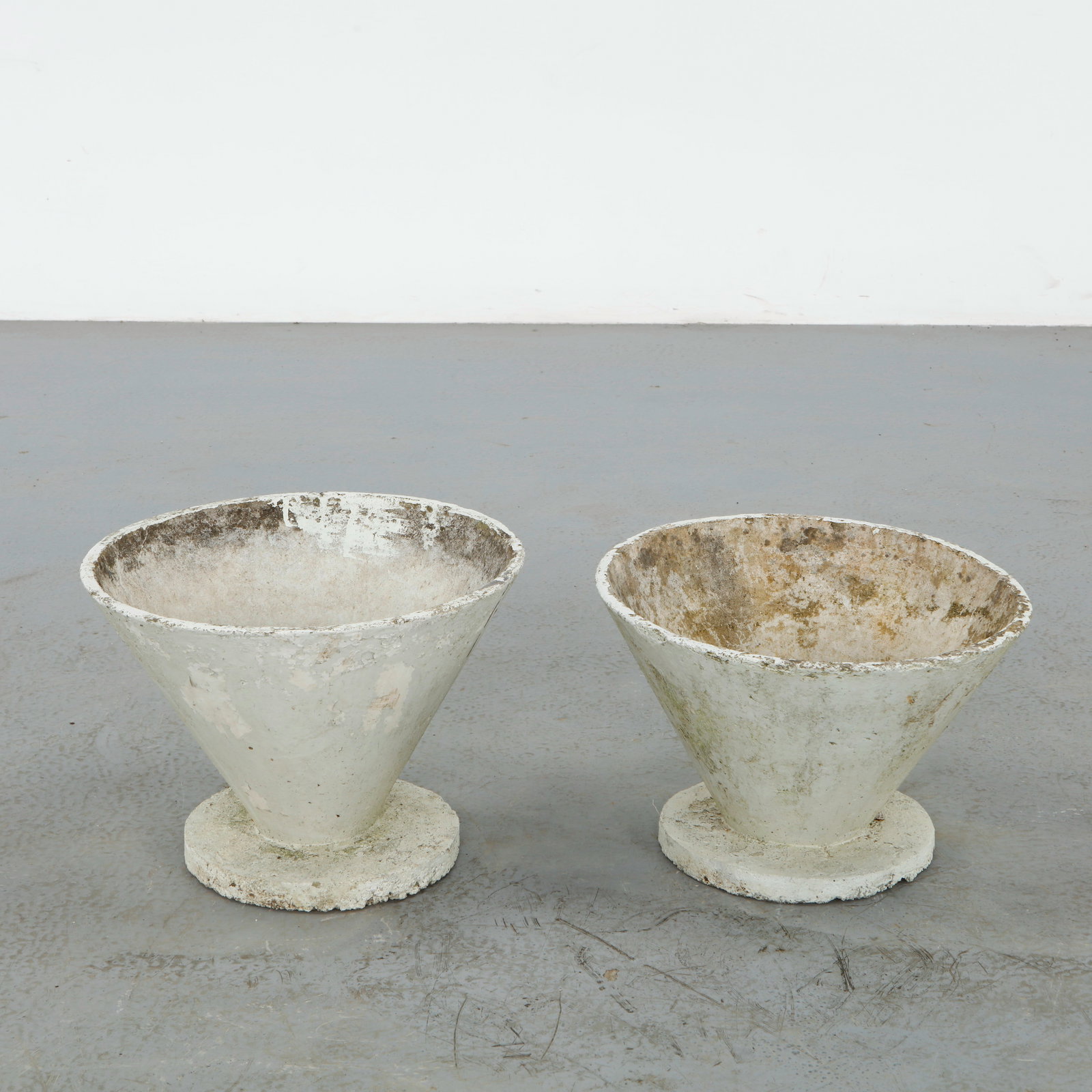 Willy Guhl, Pair of Conical Planters on Concrete Bases, 1960s: Pair of sculptural cone form planters executed in fiber cement with beautifully weathered surfaces and mineral patina. The sharply tapered silhouette reflects the enduring influence of Swiss