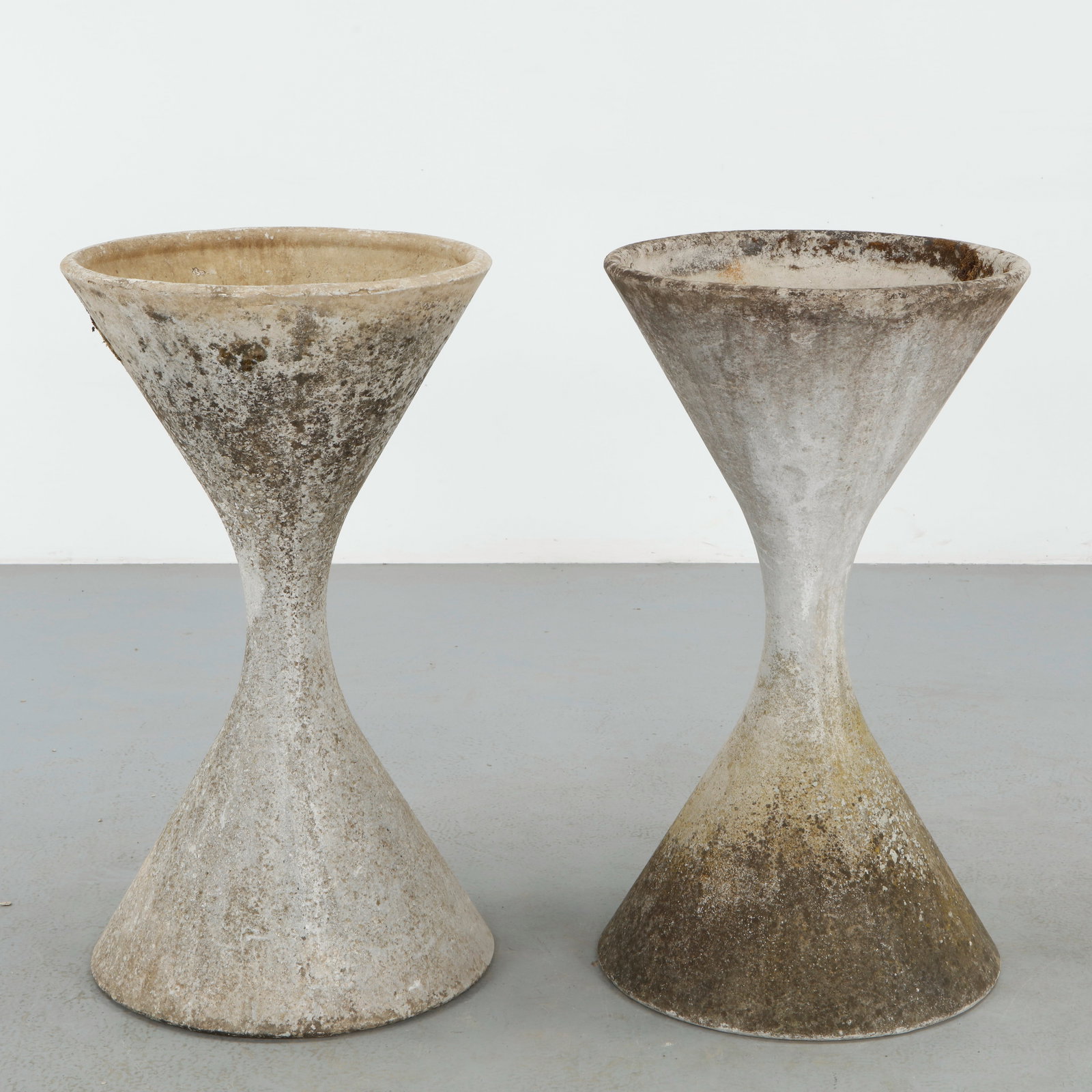 Willy Guhl, Pair of Large Diabolo Planters, 1960s: Willy Guhl large diabolo planter manufactured by Eternit, Switzerland. Height: 38 in. Diameter: 21.5 in.
