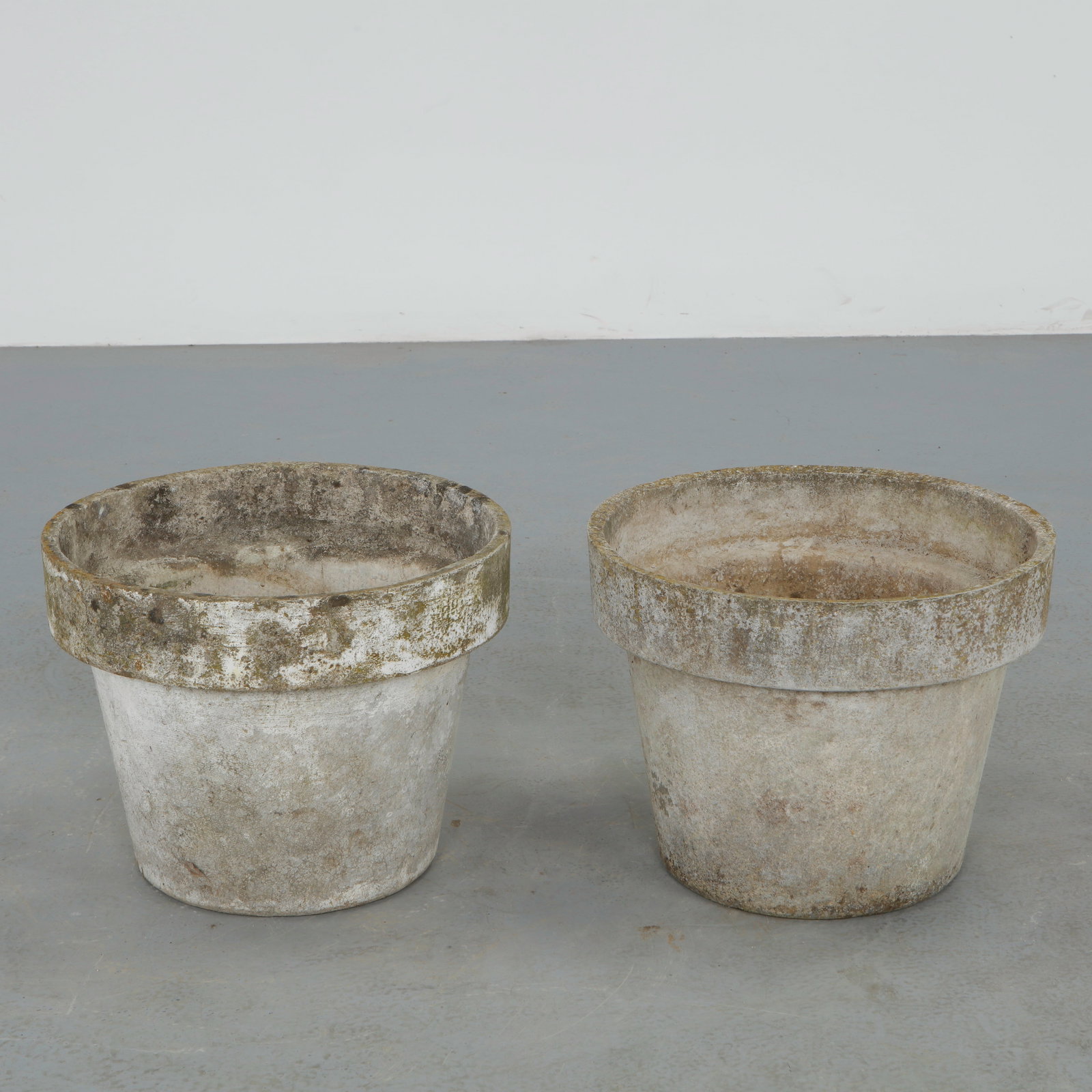 Willy Guhl, Pair of Round Planters, 1960s (1 of 12)