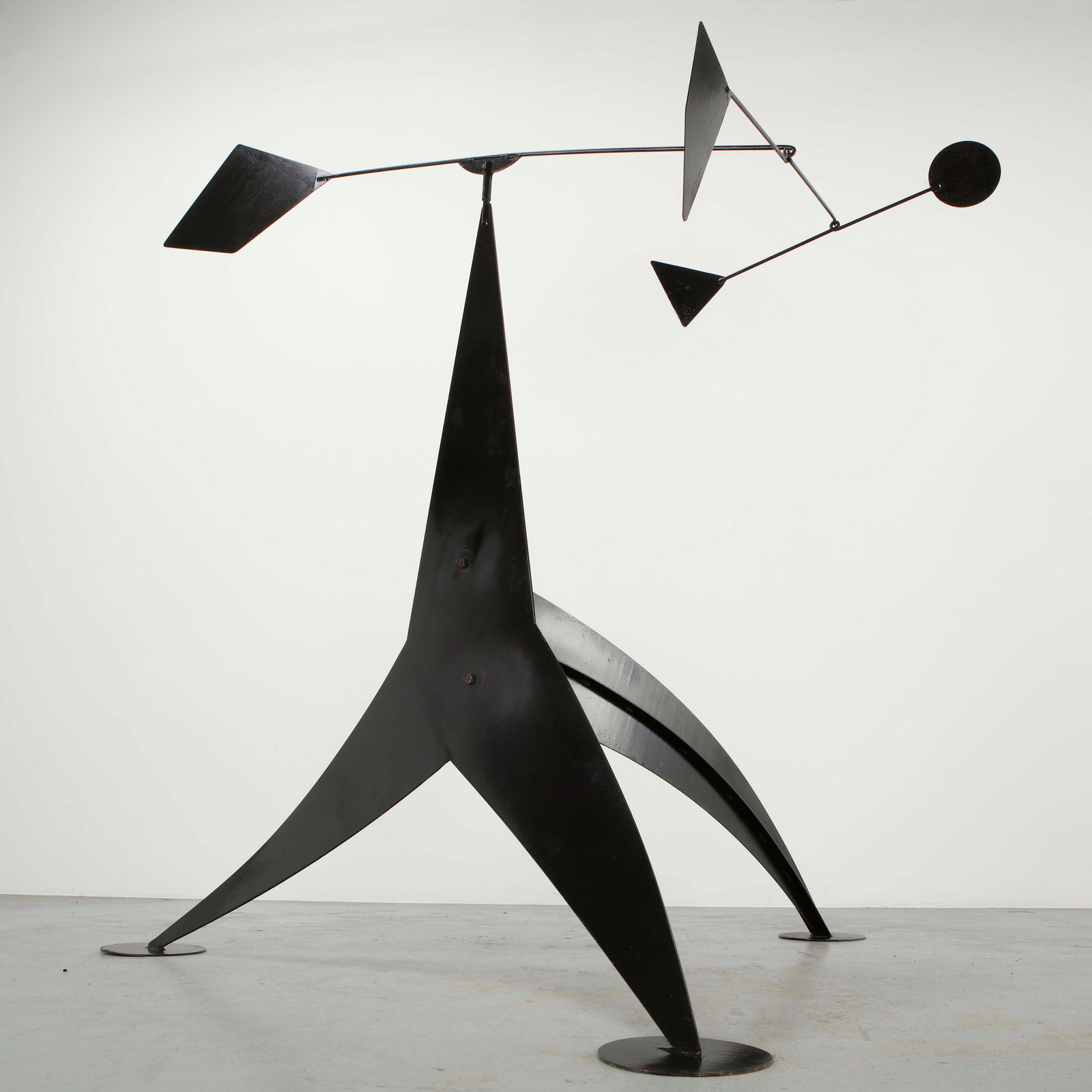 Monumental Black Contemporary French Metal Sculpture Artisan-Crafted, 1980s: Contemporary sculpture crafted from welded blackened steel featuring dynamic geometric forms and angular balance. The composition evokes movement and tension through sharp lines and curved elements. A