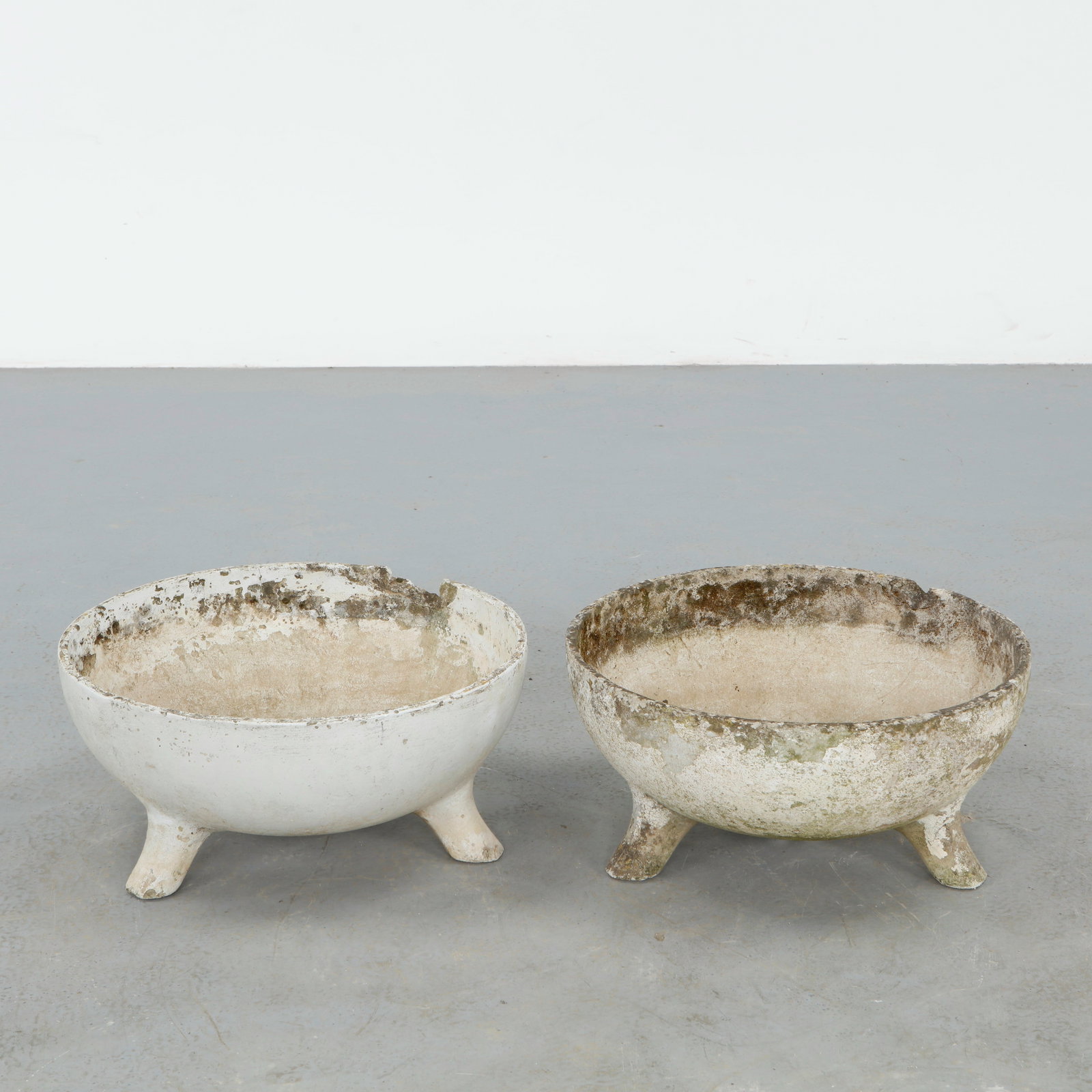 Willy Guhl, Pair of Half Cauldron Planters, 1960s: A sculptural pair of cauldron-shaped planters by Swiss designer Willy Guhl for Eternit, 1960s. Resting on three feet, their compact form and beautifully weathered patina offer both charm and