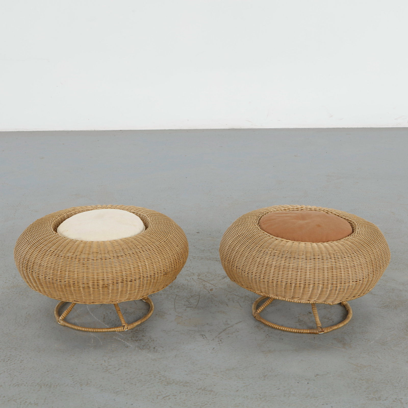 Isamu Kenmochi for Yamakawa Rattan, Pair of Vintage Rattan Ottomans, 1970s (1 of 13)