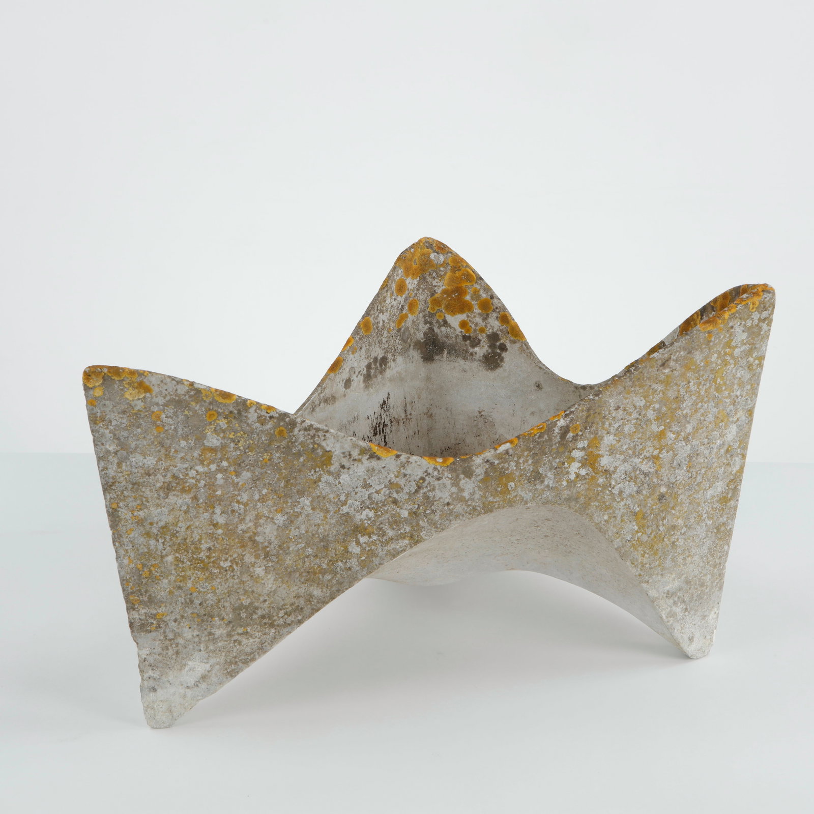 Willy Guhl, Molar Planter, 1960s: A beautiful and rare molar planter by Willy Guhl. Crafted in fiber cement for Eternit, Switzerland. Length: 26 in Height: 14 in. Width: 18 in.