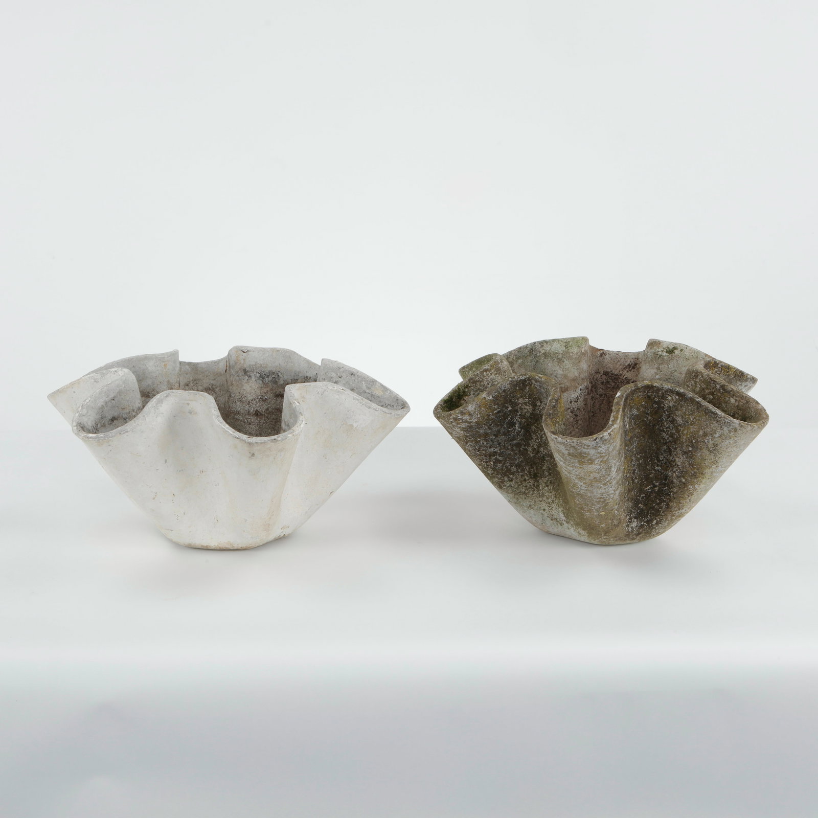 Willy Guhl, Pair of Small Clamshell Planters, 1960s: Pair of small Clamshell planters by Willy Guhl for Eternit, Switzerland circa 1960. Factory-drilled drainage holes. Wonderful patina. Height: 10 in. Width: 20 in. Depth: 20 in.