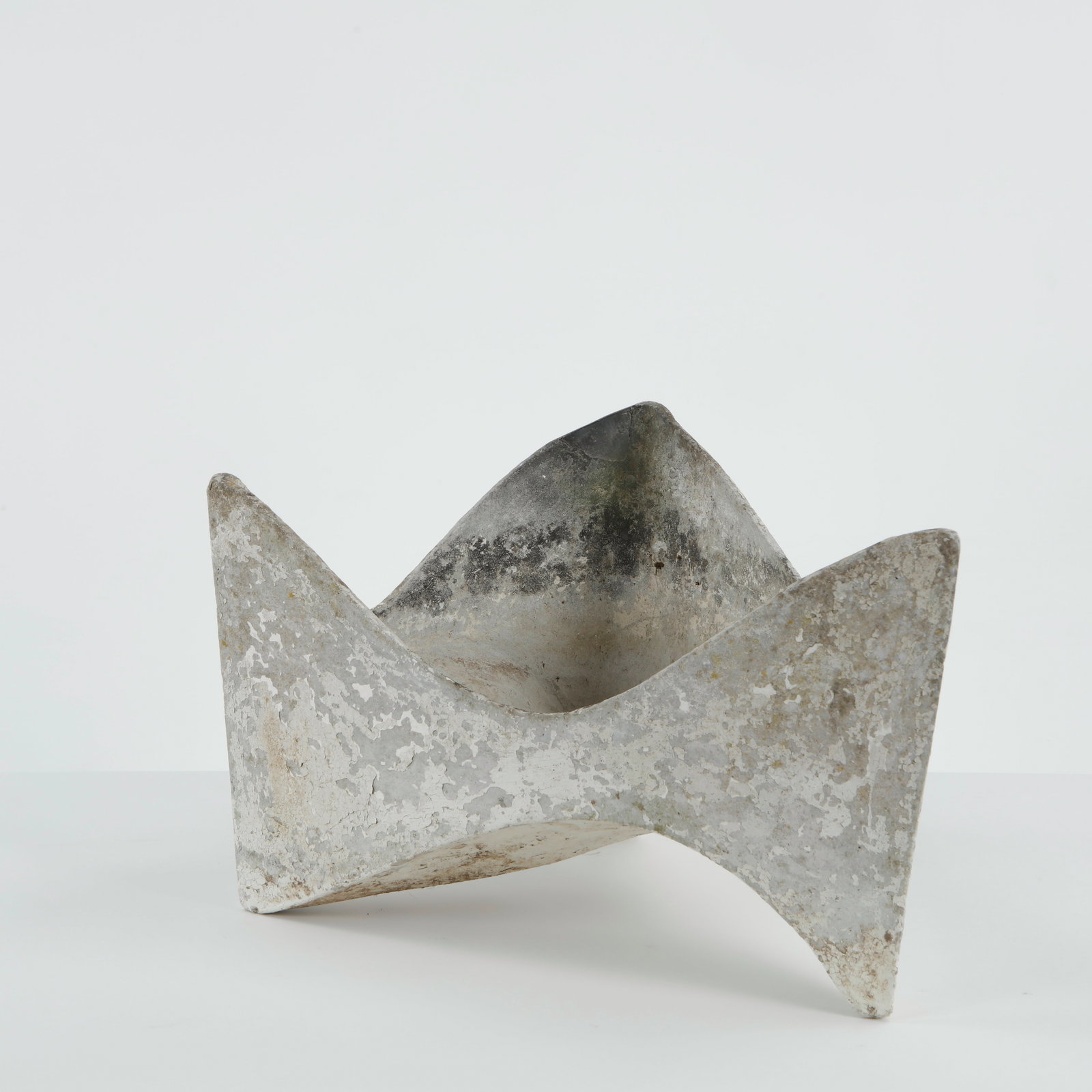 Willy Guhl, Molar Planter, 1960s: A beautiful and rare molar planter by Willy Guhl. Crafted in fiber cement for Eternit, Switzerland. Length: 26 in Height: 14 in. Width: 18 in.
