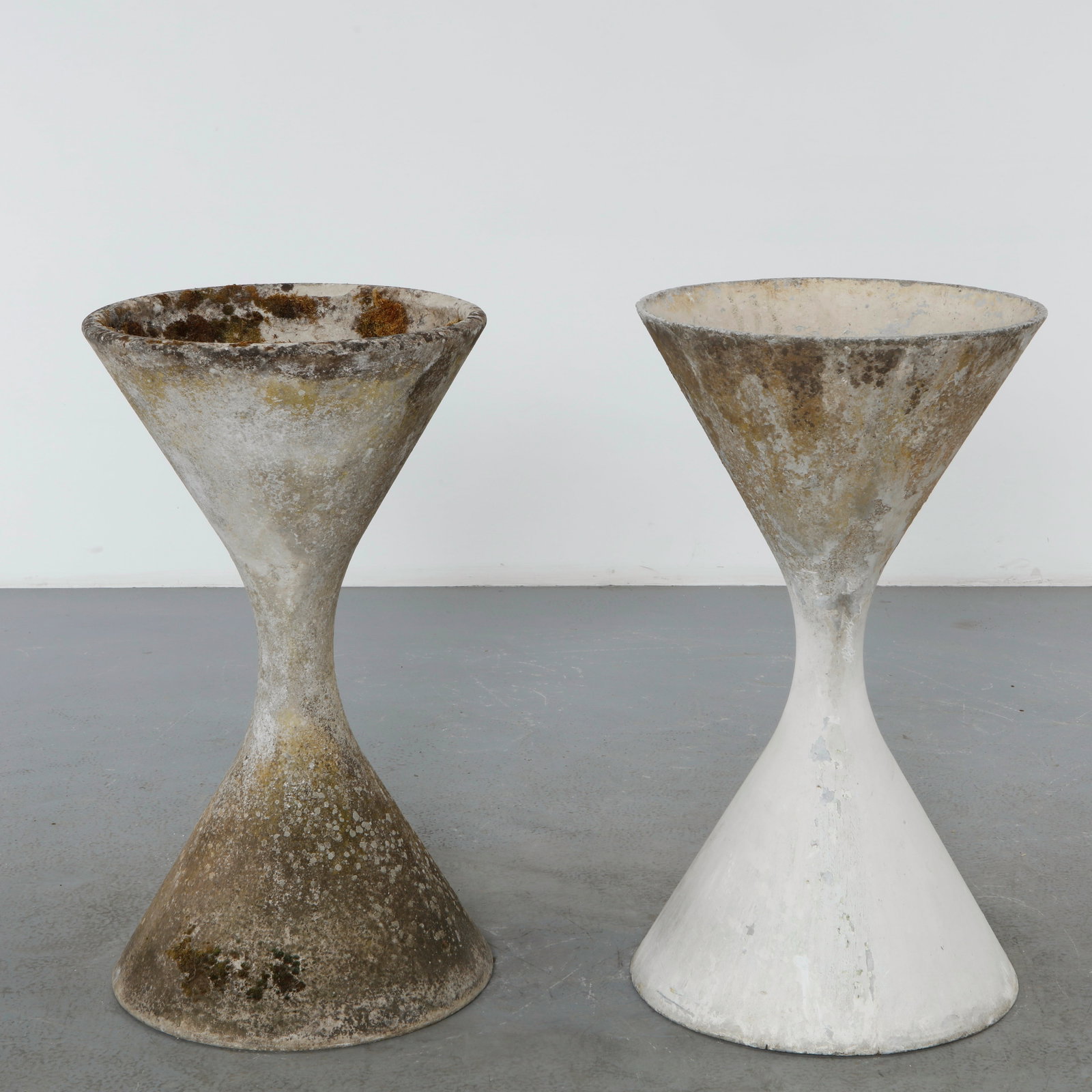 Willy Guhl, Pair of Large Diabolo Planters, 1960: Pair of Willy Guhl large diabolo planters manufactured by Eternit, Switzerland. Height: 38 in. Diameter: 21.5 in.