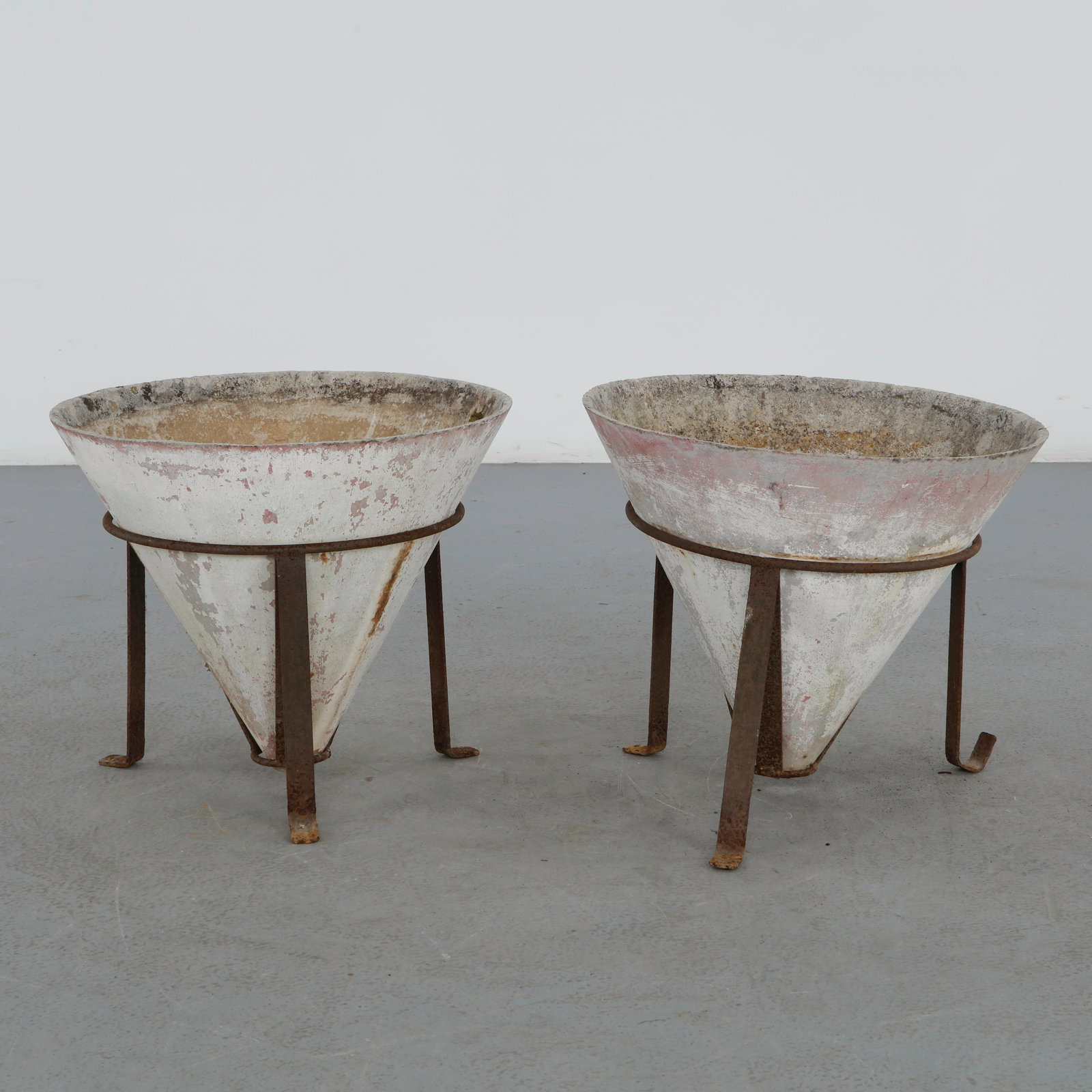 Willy Guhl, Pair of Conical Planters on Stands, 1960s (1 of 16)