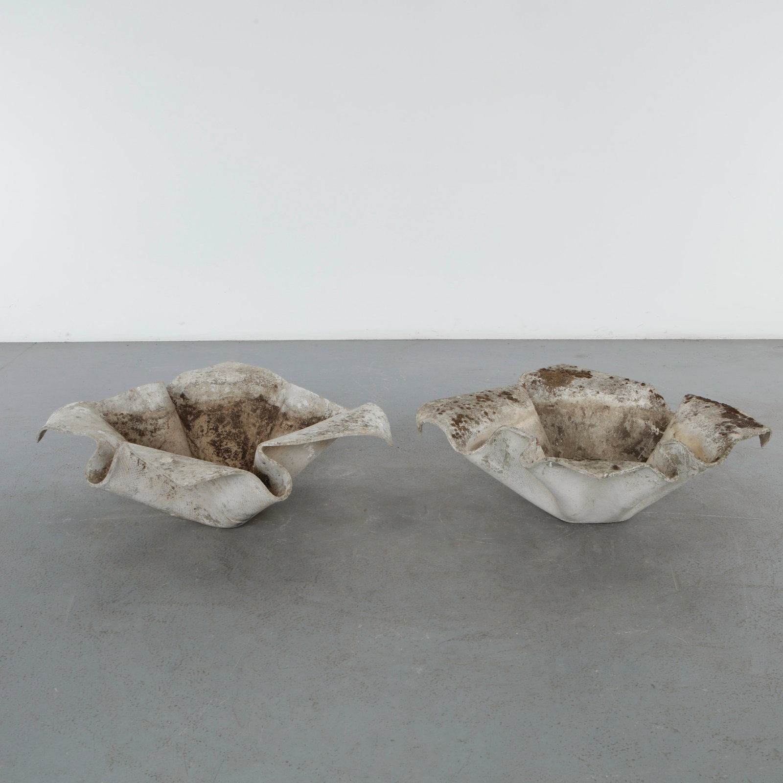 Willy Guhl, Pair of Large Elephant Ear Planters, 1960s (1 of 16)