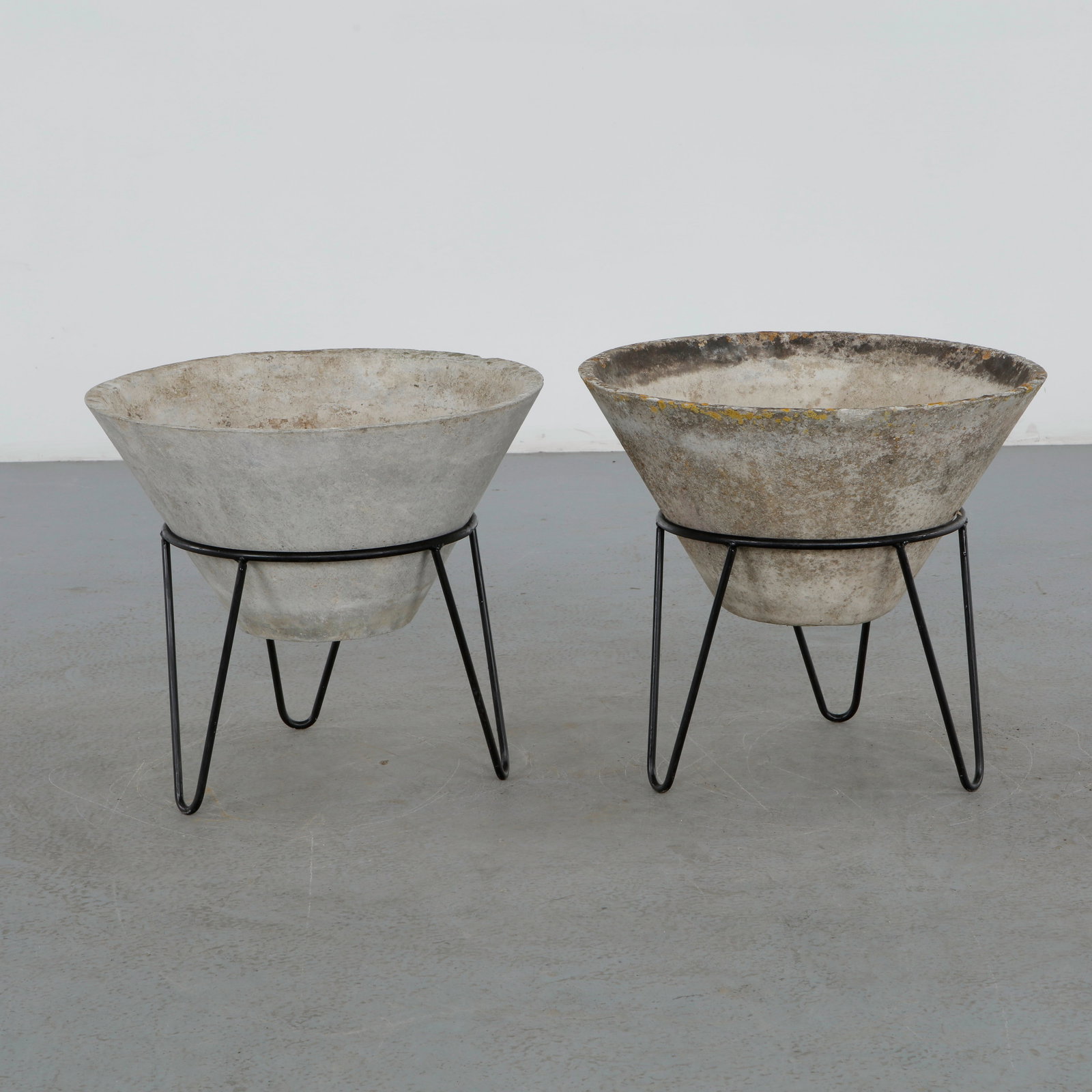 Willy Guhl, Pair of Conical Planters on Stands, 1960s (1 of 13)