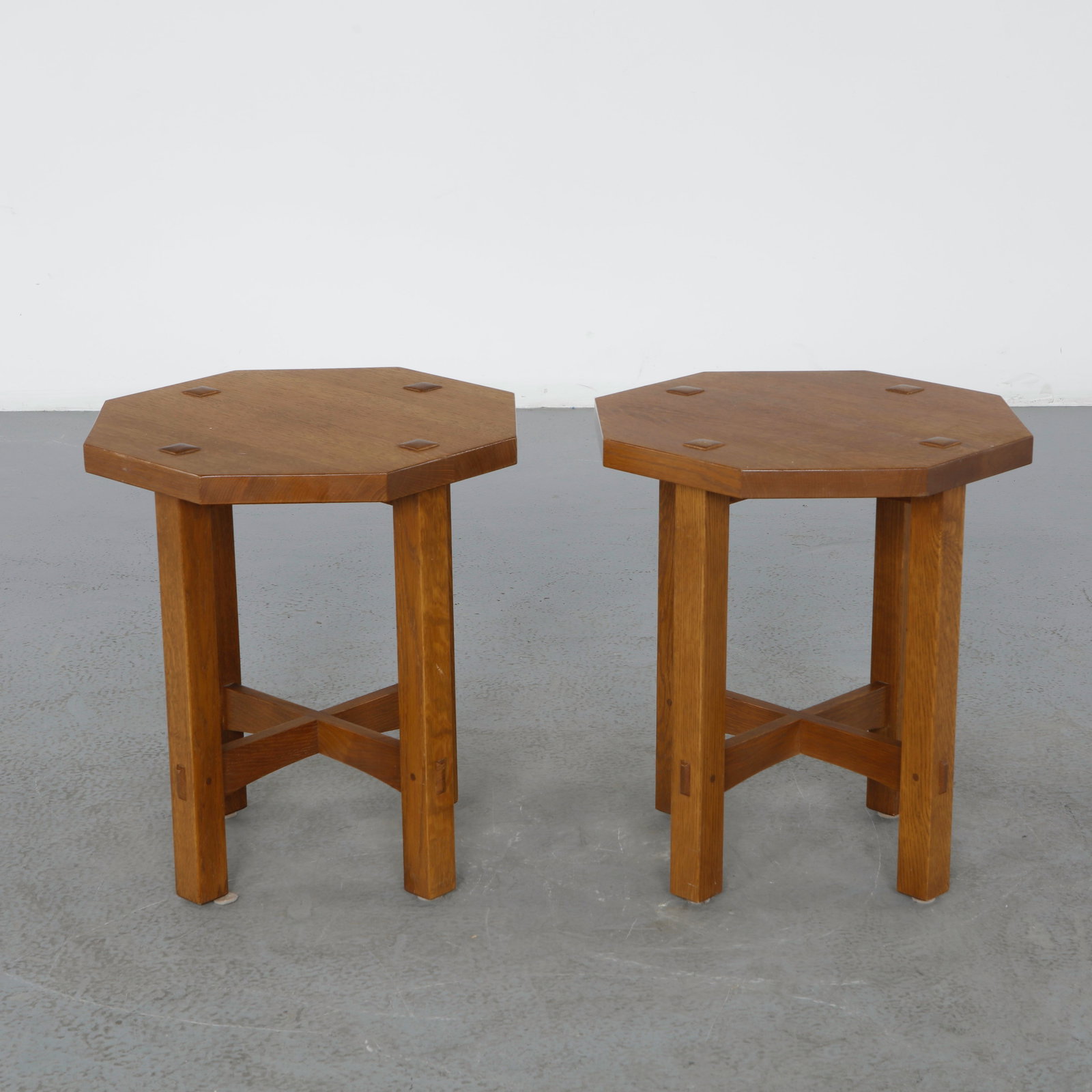 Stickley, Pair of Arts and Crafts Oak Side Table, Model 89-559, 2000s (1 of 16)