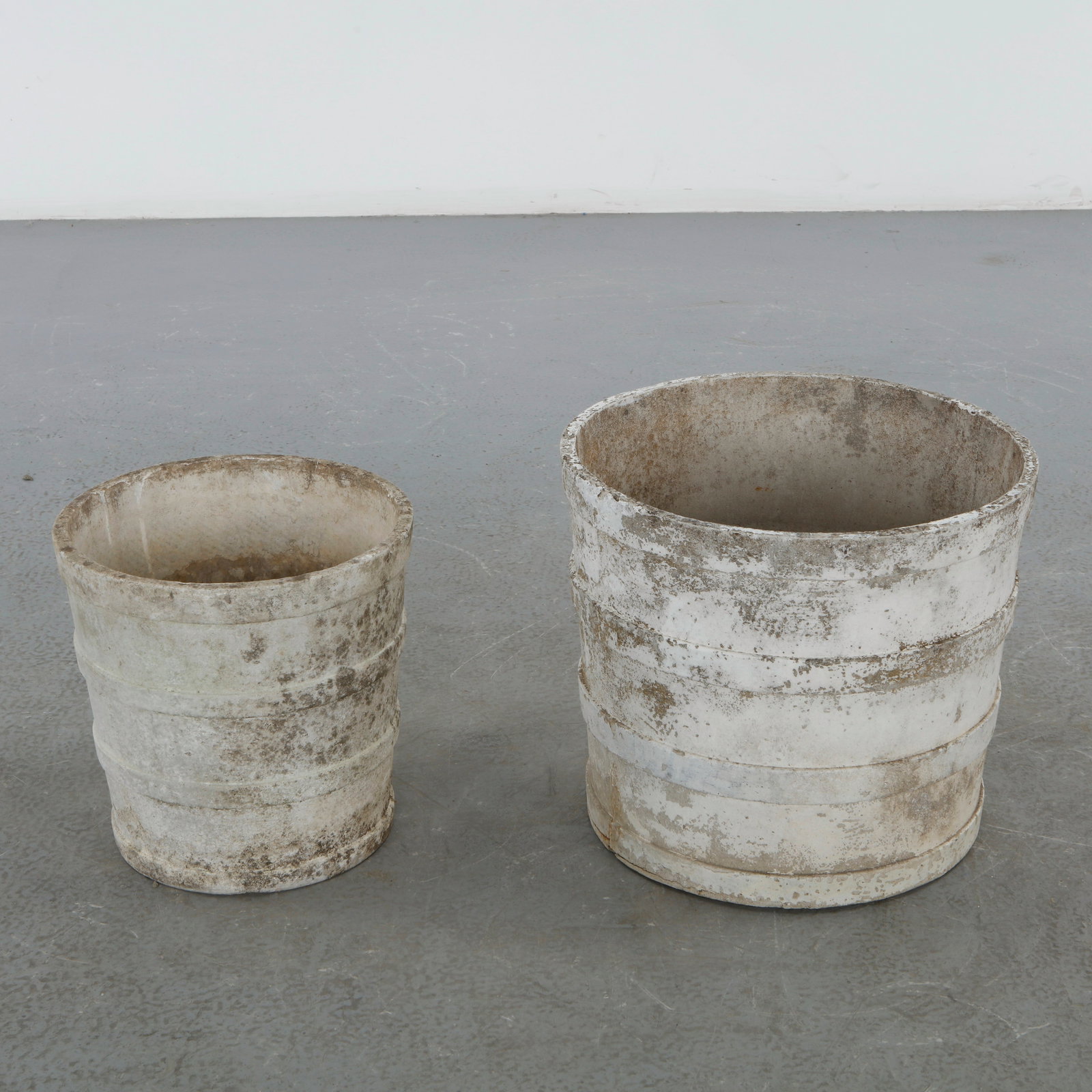 Willy Guhl, Pair of Round Planters, 1960s (1 of 15)