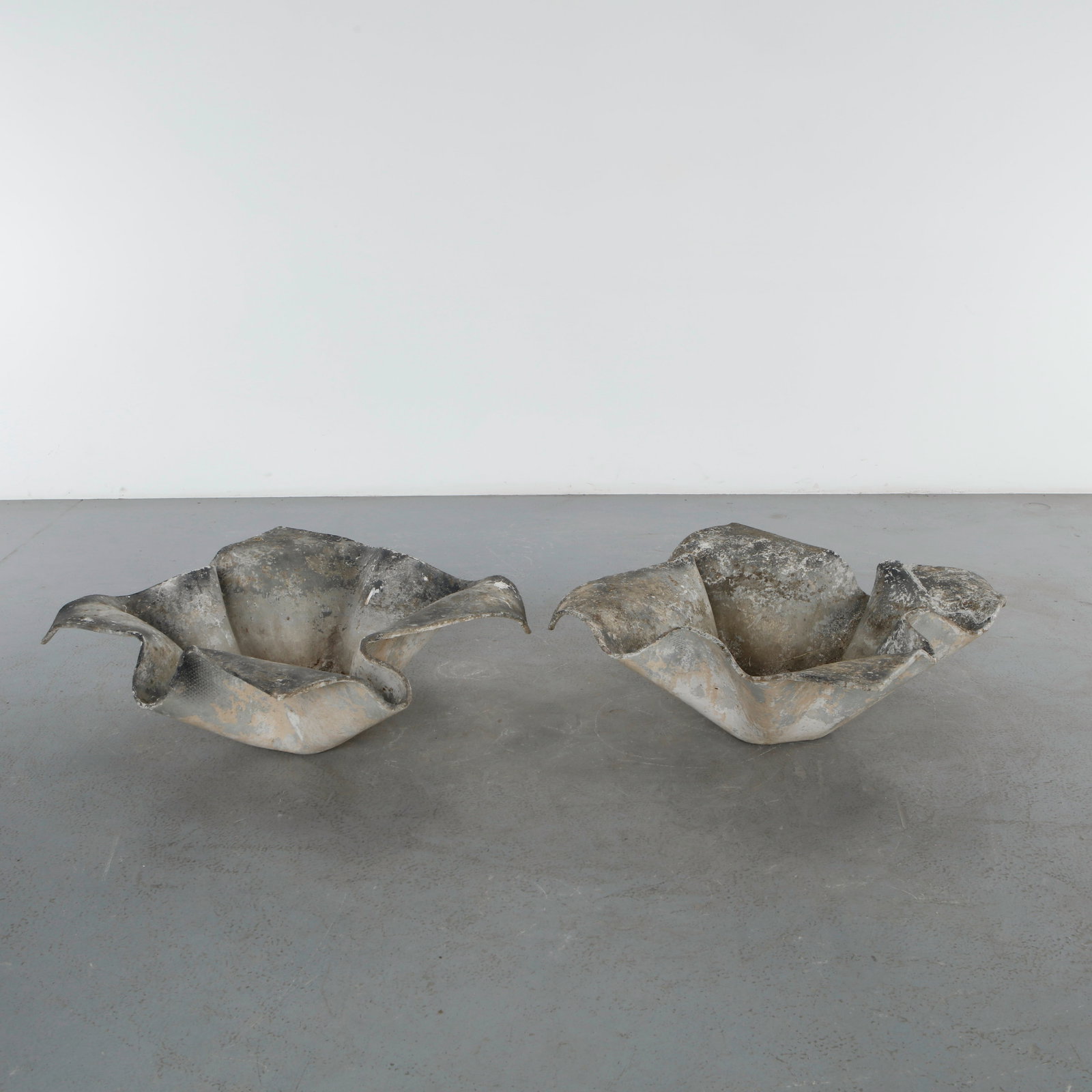 Willy Guhl, Pair of Large Elephant Ear Planters, 1960s (1 of 15)