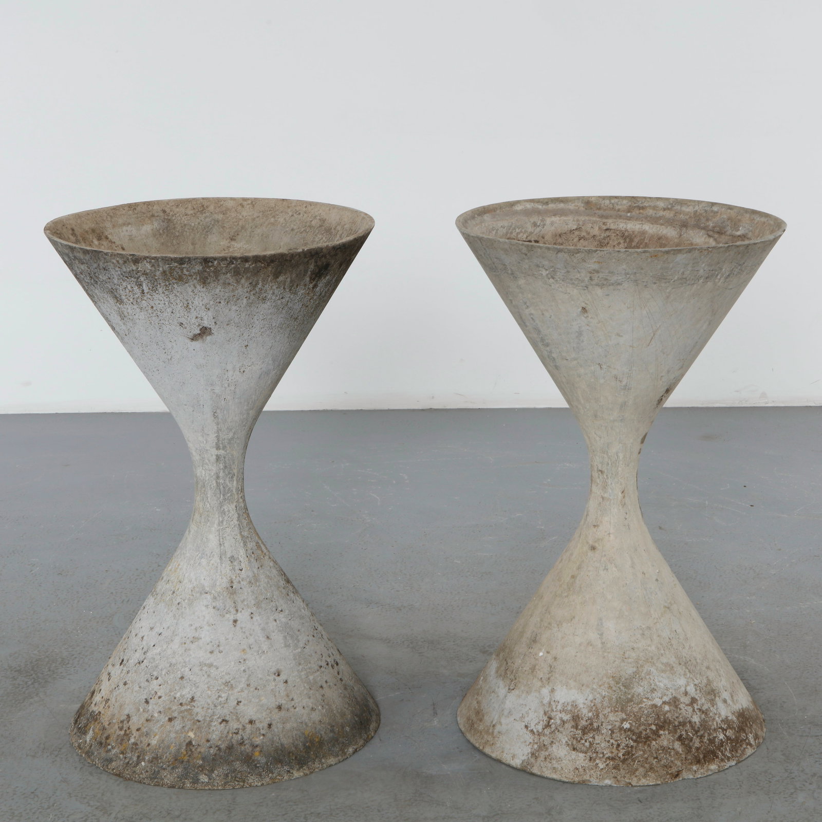 Willy Guhl, Pair of Large Diabolo Planters, 1960: Pair of Willy Guhl large diabolo planters manufactured by Eternit, Switzerland. Height: 38 in. Diameter: 21.5 in.