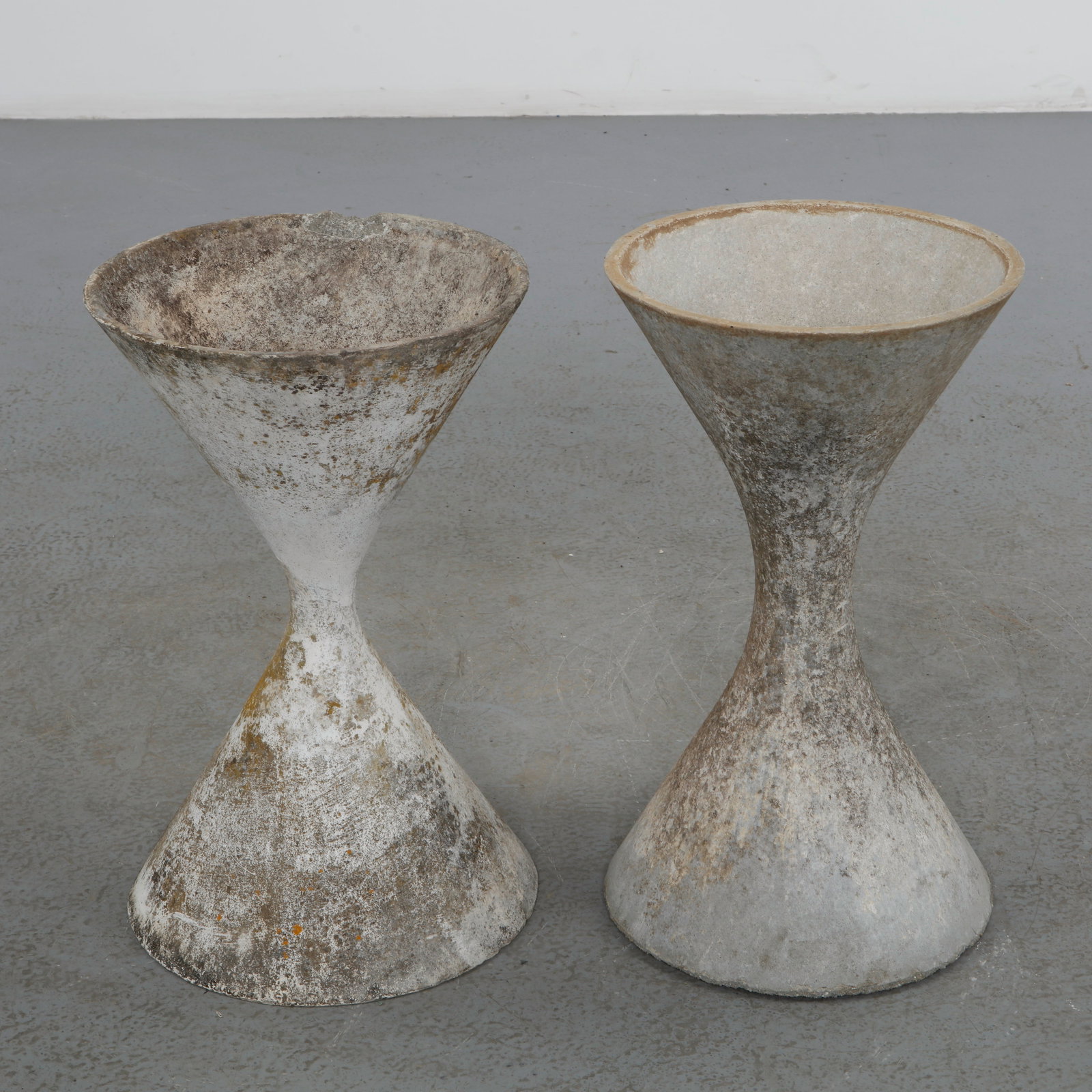 Willy Guhl, Pair of Small Diabolo Planters, 1960: Pair of Willy Guhl small diabolo planters manufactured by Eternit, Switzerland. Height: 23.5 in. Diameter: 14.5 in. Small: Height: 23 in. Diameter: 13 in.
