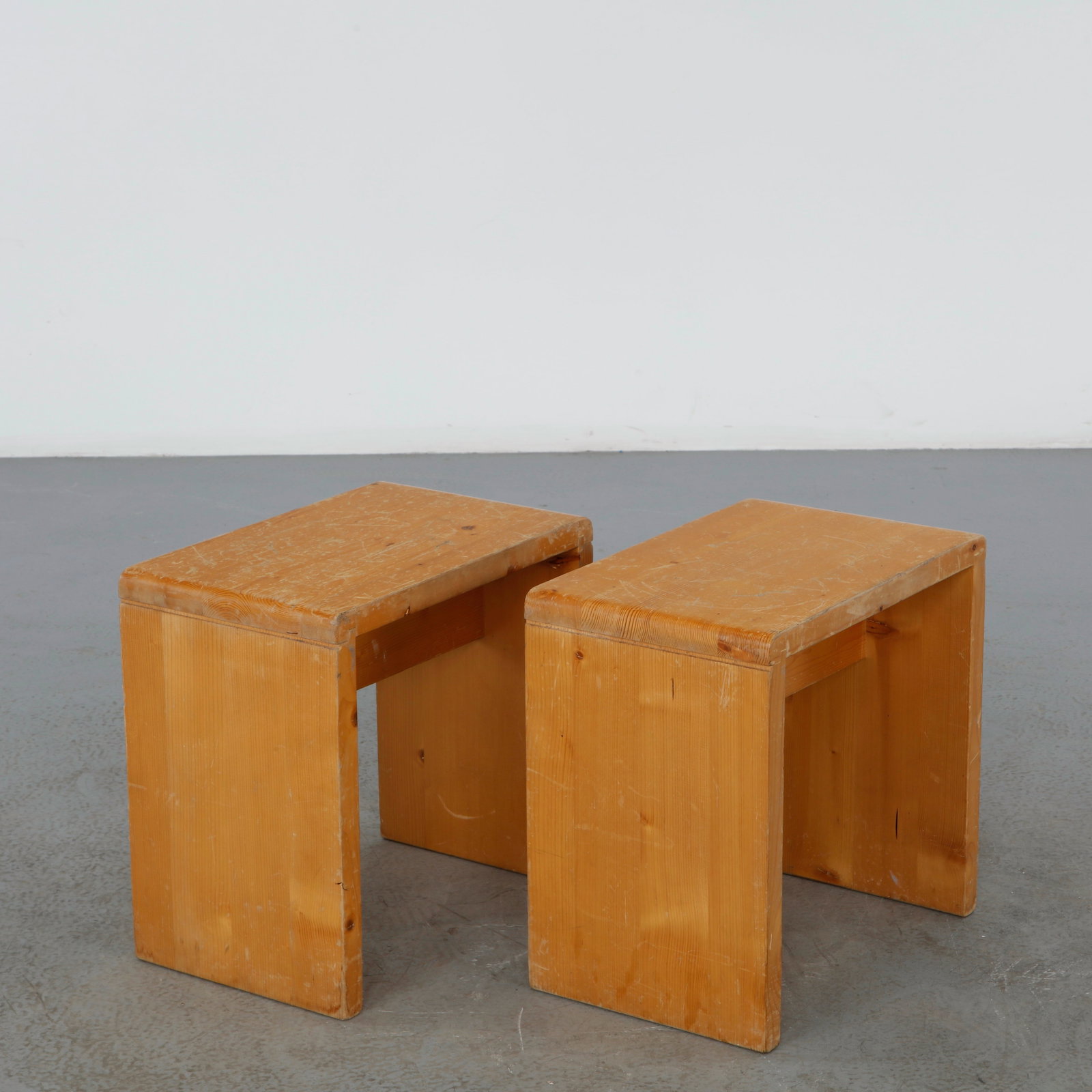 Charlotte Perriand for les Arcs 1600, Pair of Pine Stools, 1960s (1 of 15)