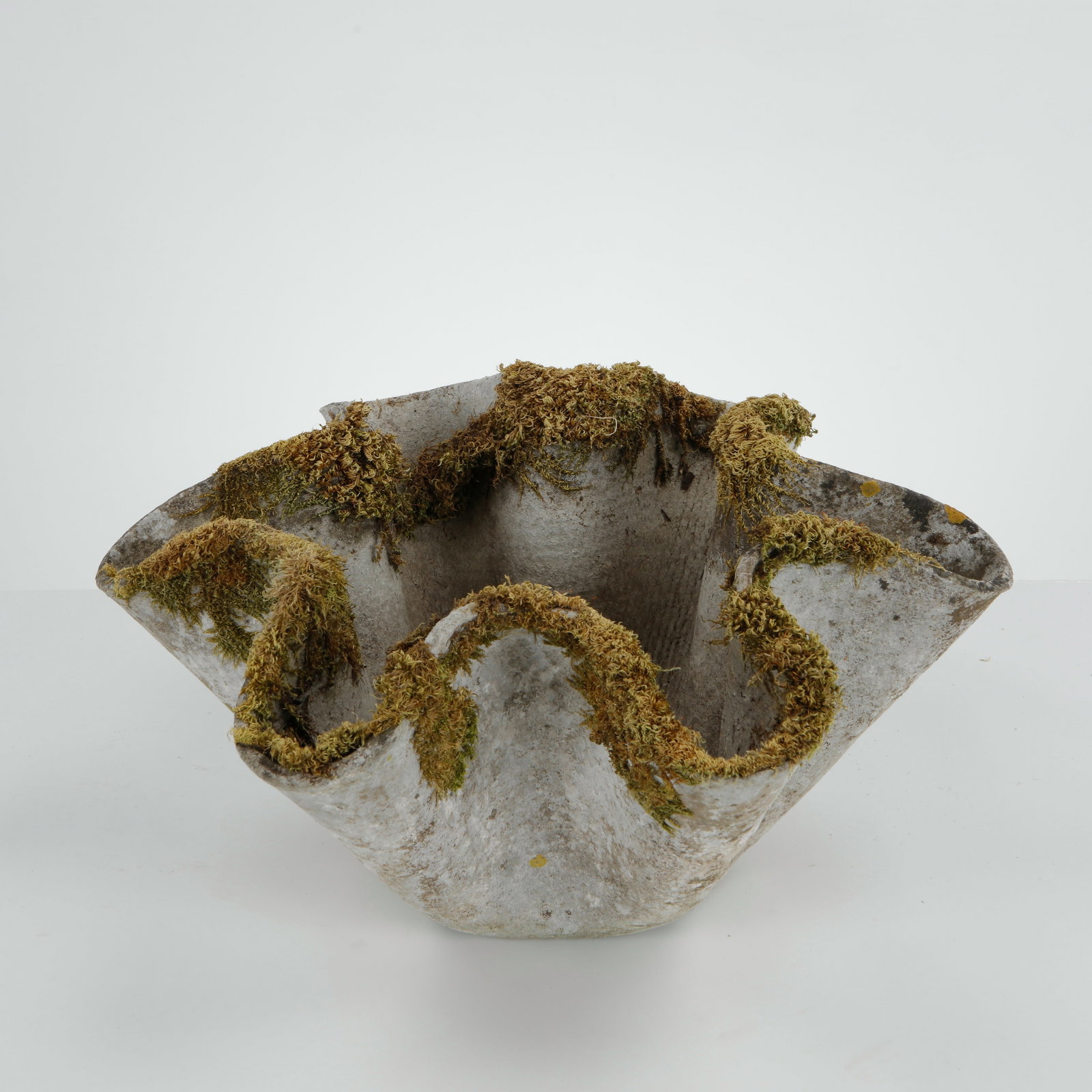Willy Guhl, Small Clamshell Planter, 1960s: A sculptural small scale planter by Willy Guhl, executed in weather-resistant fiber cement with the designer iconic folded clamshell silhouette. Its beautifully aged patina and organic form make it eq