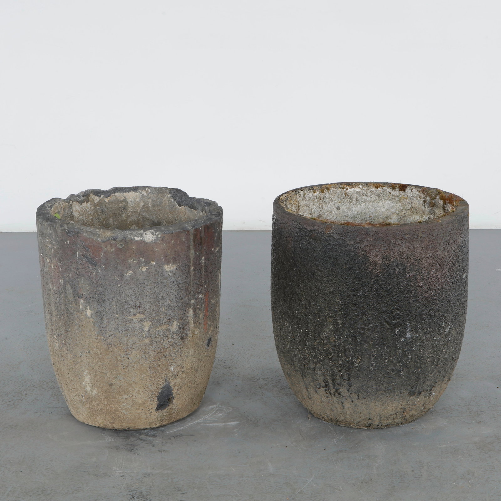 Pair of Medium Foundry Crucible Planters, 1960s (1 of 13)