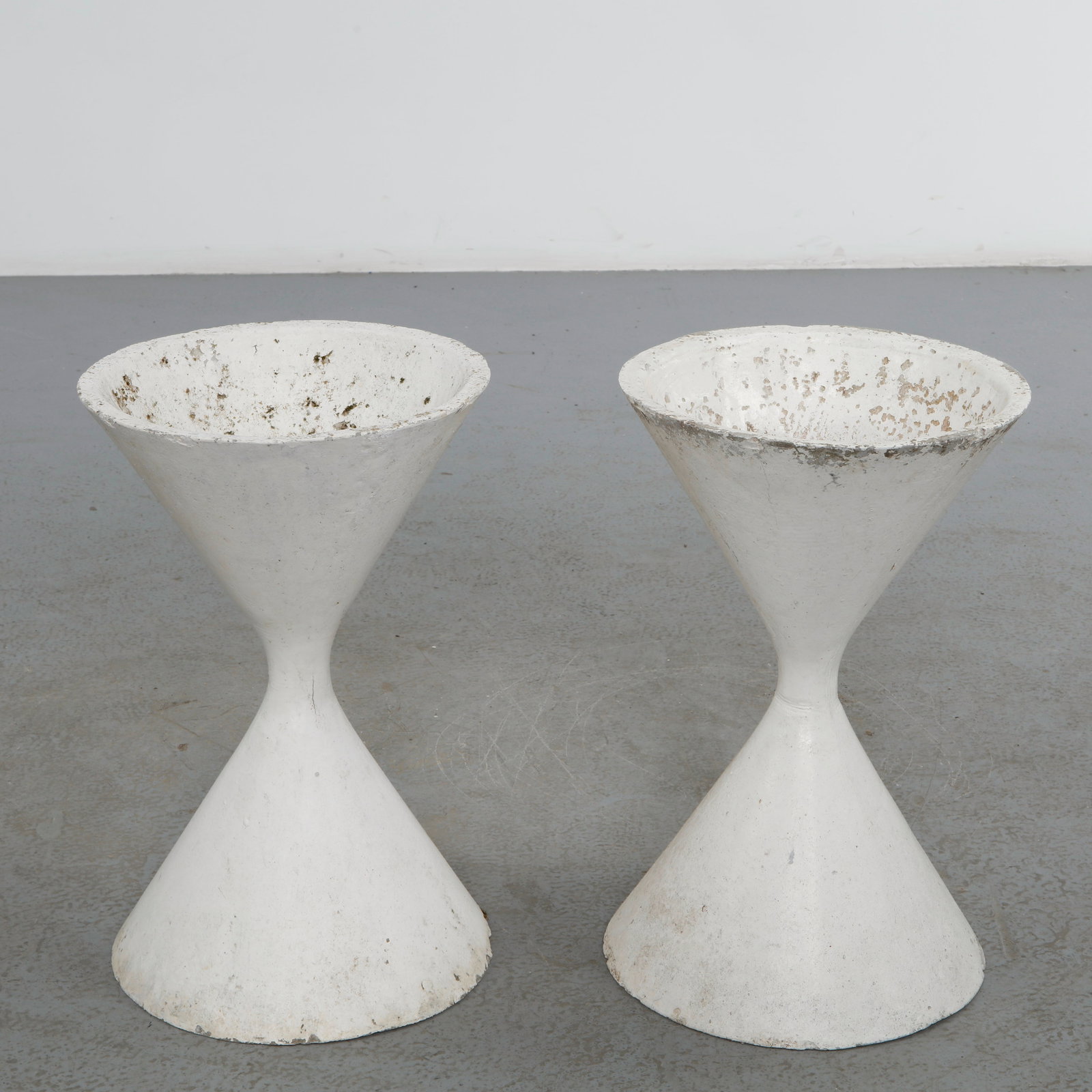 Willy Guhl, Pair of Small Diabolo Planters, 1960: Pair of Willy Guhl small diabolo planters manufactured by Eternit, Switzerland. Height: 23 in. Diameter: 13.5 in.