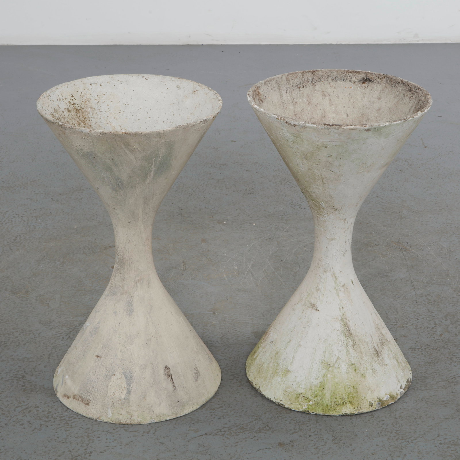 Willy Guhl, Pair of Small Diabolo Planters, 1960: Pair of Willy Guhl small diabolo planters manufactured by Eternit, Switzerland. Height: 38 in. Diameter: 21.5 in.