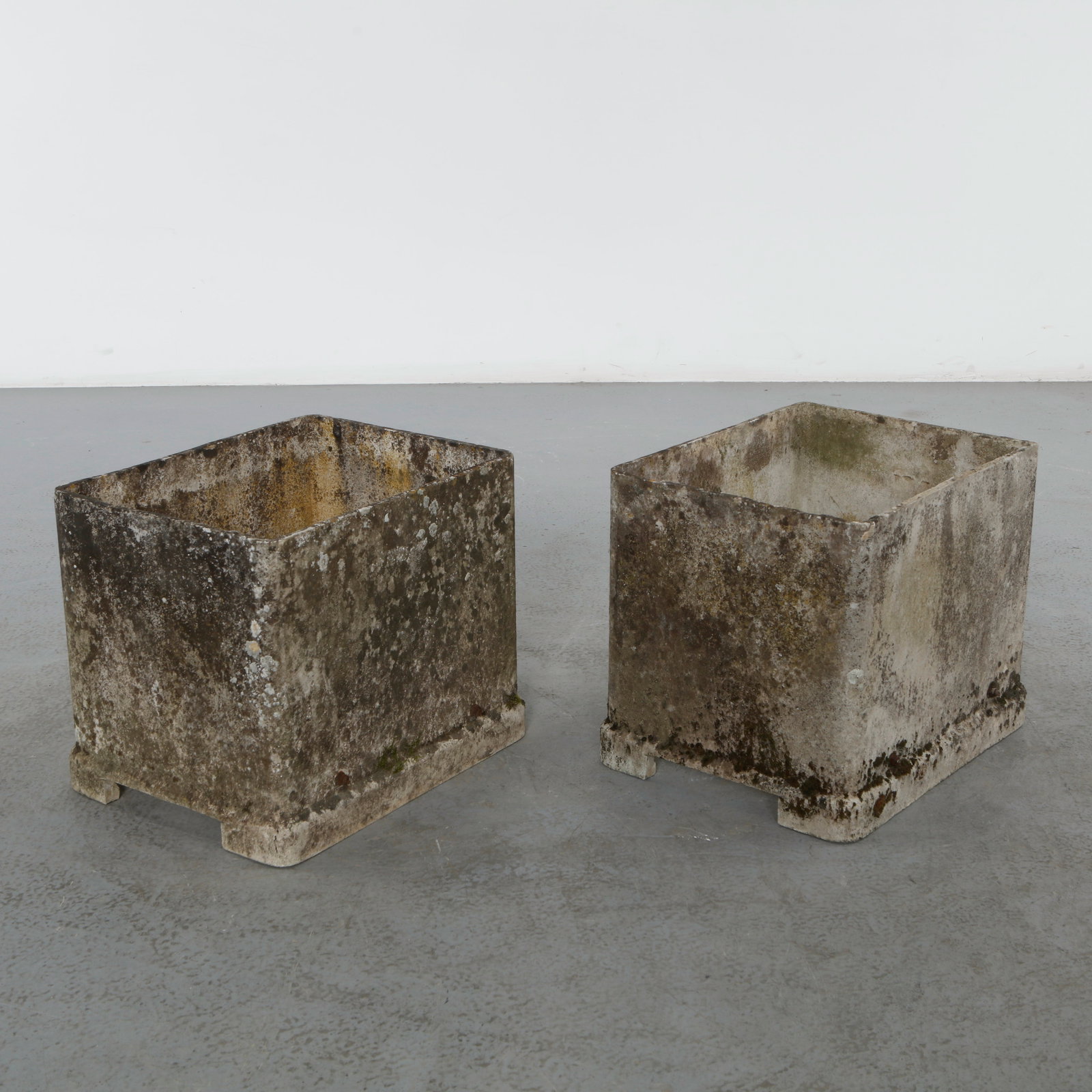 Willy Guhl, Pair of Chimney Top Planters, 1960s (1 of 19)