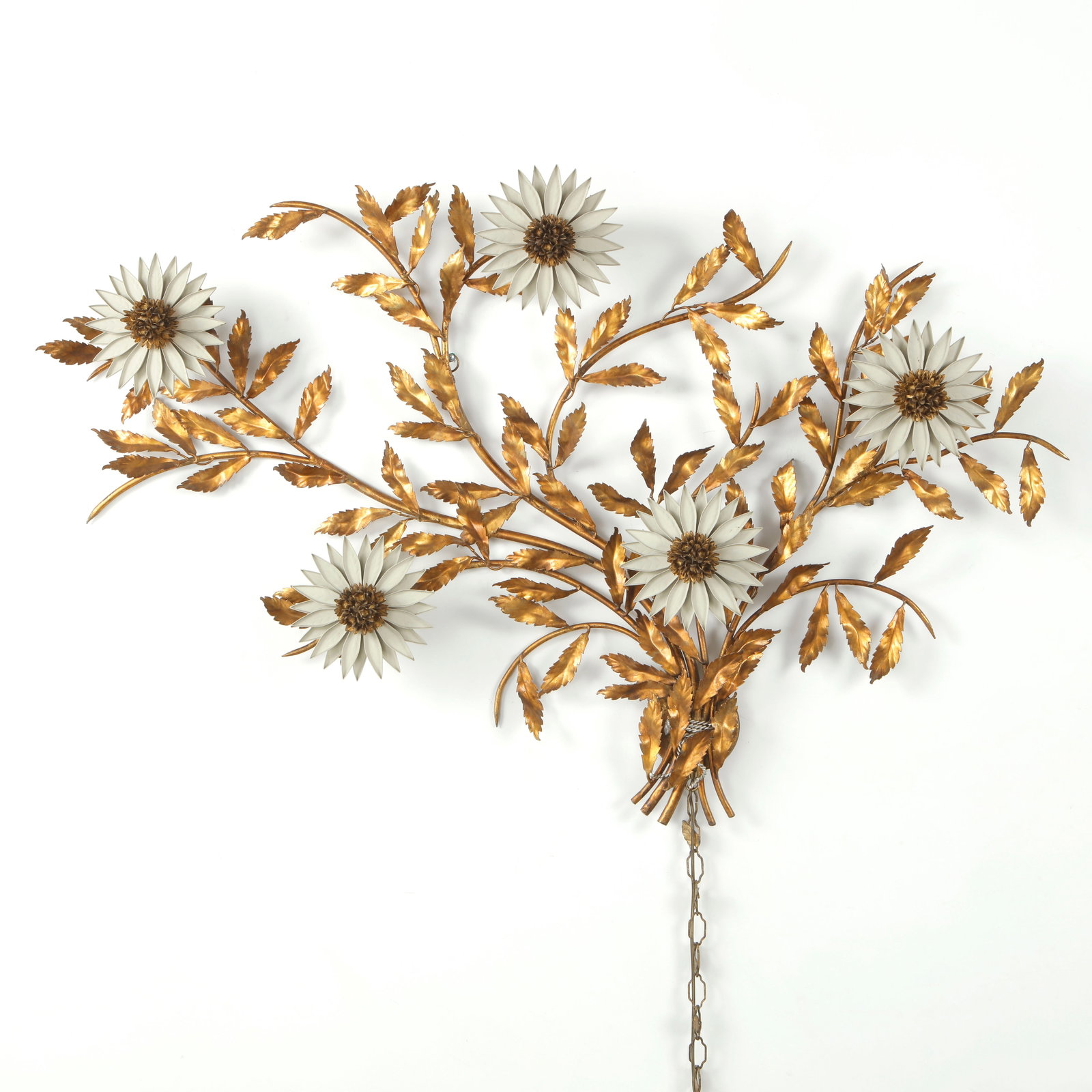 Vintage Italian Gilt Floral Wall Sconce, Hollywood Regency: A striking vintage Italian gilt tole wall sconce in the Hollywood Regency style, featuring a bouquet of five illuminated daisy blooms with textured centers and ivory petals set among finely worked gil