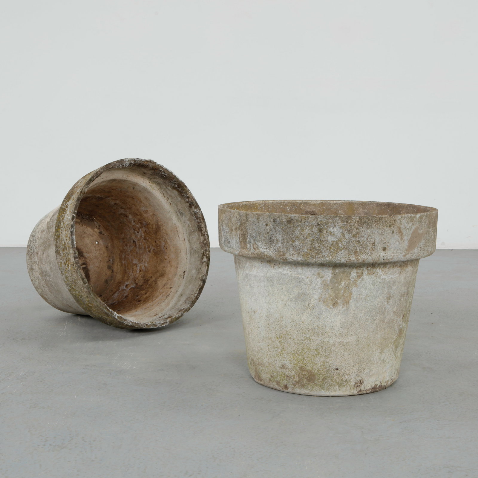 Willy Guhl, Pair of Round Planters, 1960s (1 of 13)