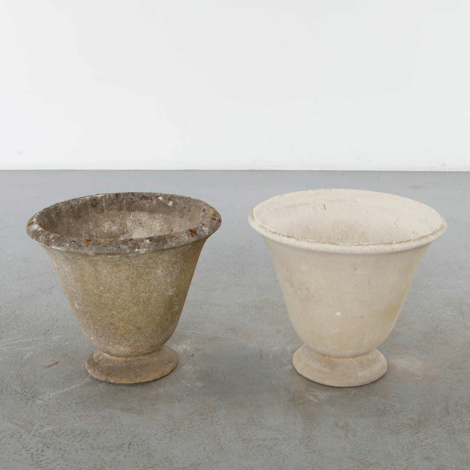 Grandon Fres, Pair of Urn-Form Footed Conical cast Concrete Planters, 1960s (1 of 15)