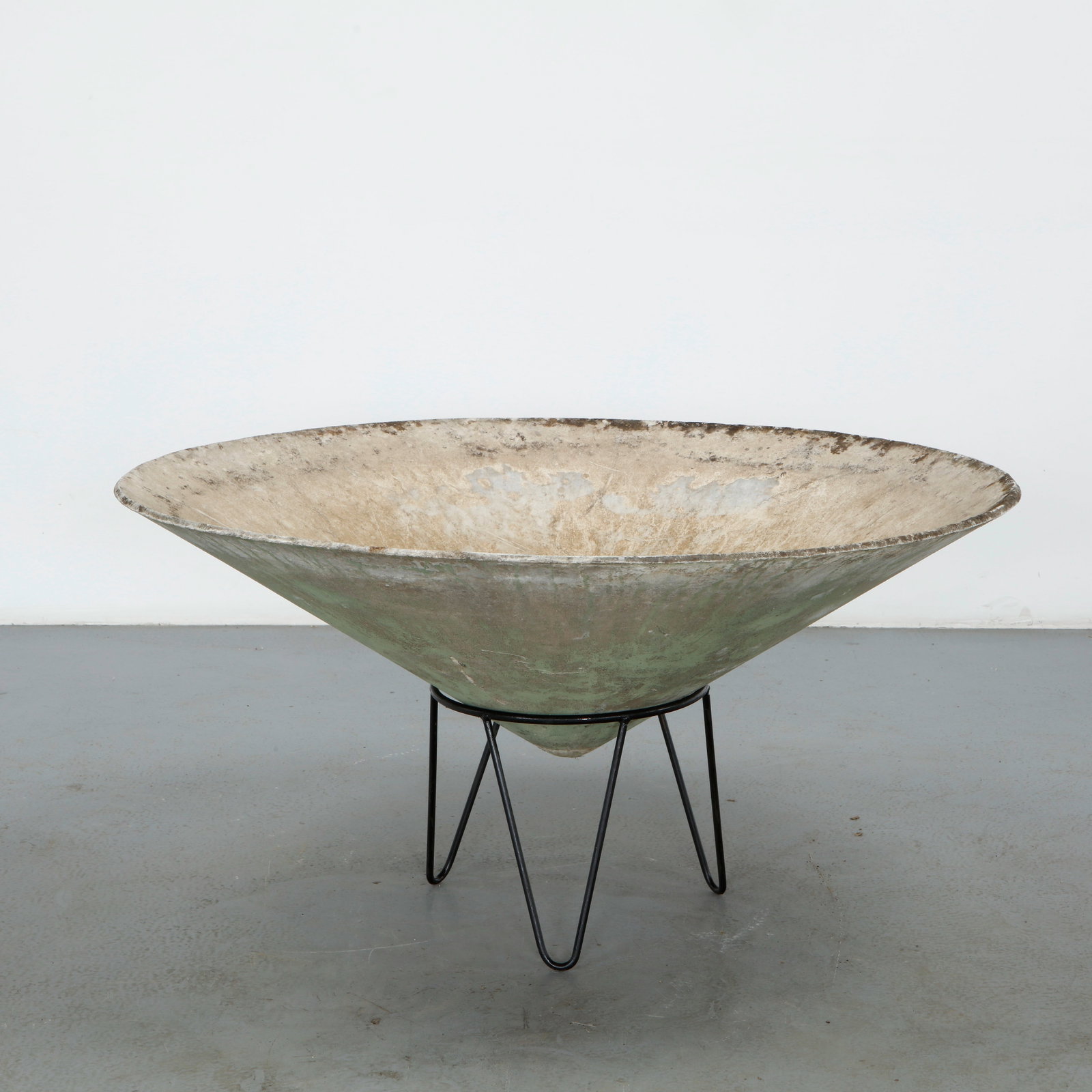 Willy Guhl, Monumental Conical Planter on Stand, 1960s: A related conical planter in fiber cement, raised on a black iron hairpin stand. Retains traces of green patina and light surface staining. Architectural in profile, reflecting Guhl's use of indus