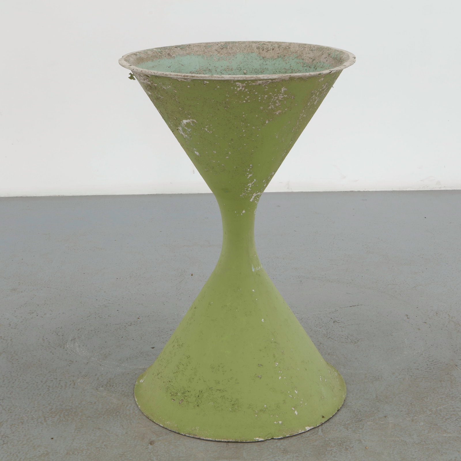 Willy Guhl, Large Diabolo Planter, 1960s (1 of 10)