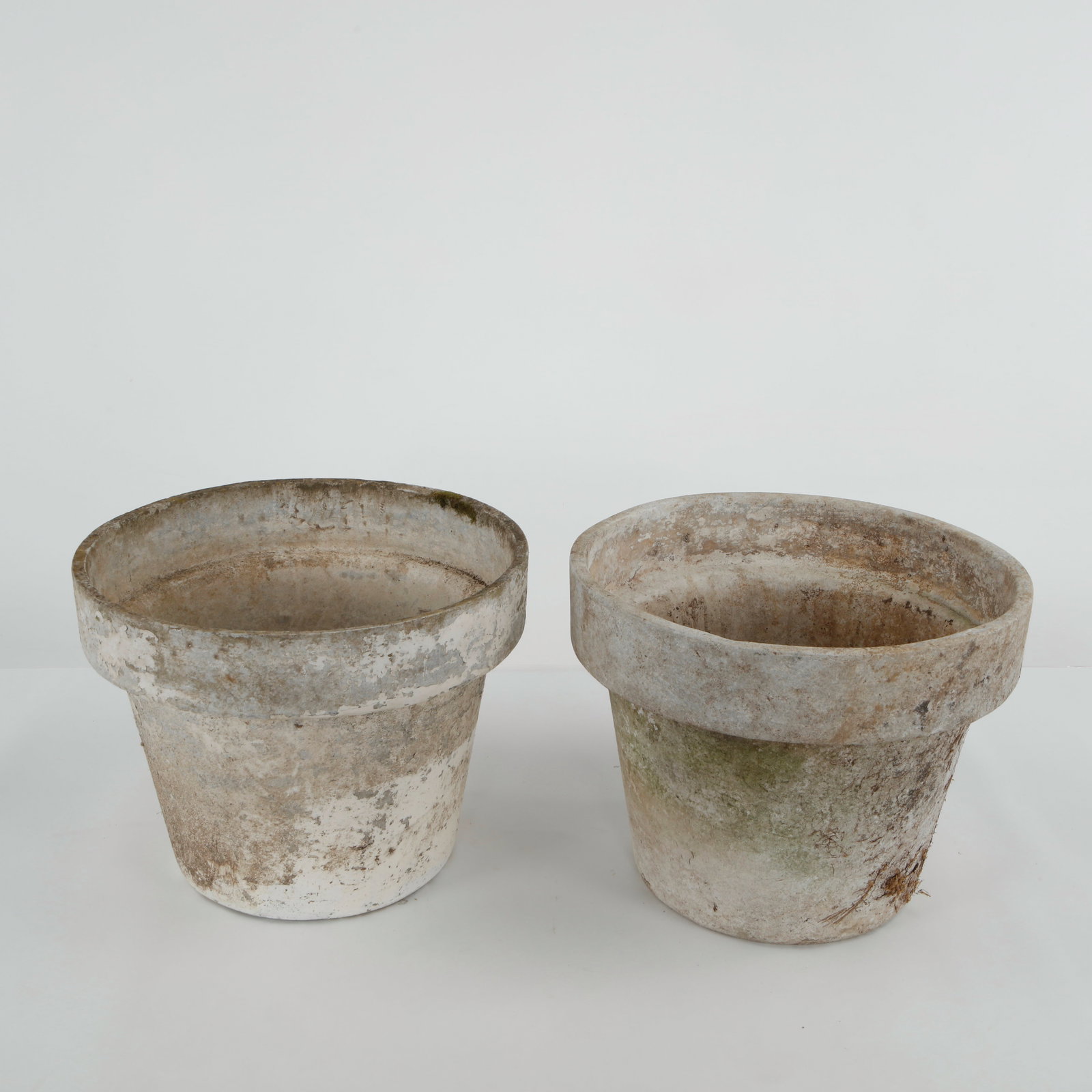 Willy Guhl, Pair of Round Planters, 1960s: Classic pair of Eternit fiber cement planters designed by Willy Guhl, featuring the designer iconic flared silhouette and substantial rolled rim. Beautifully weathered with an authentic garden patina,