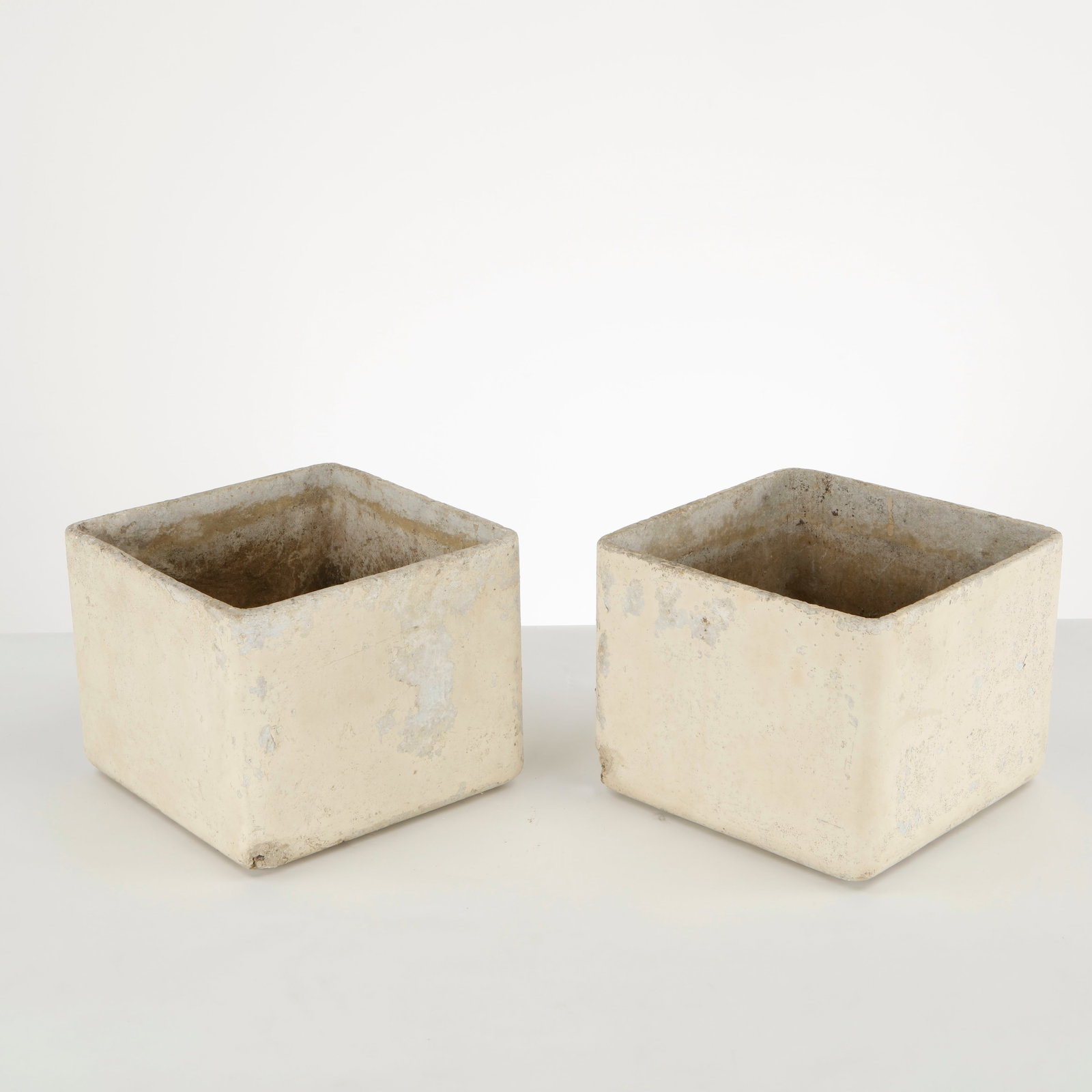 Willy Guhl, Pair of Small Square Planters, 1960s: Elegant in their restraint, these square planters showcase Willy Guhl mastery of geometric simplicity and the enduring quality of Swiss fiber cement craftsmanship. Their clean architectural forms are 