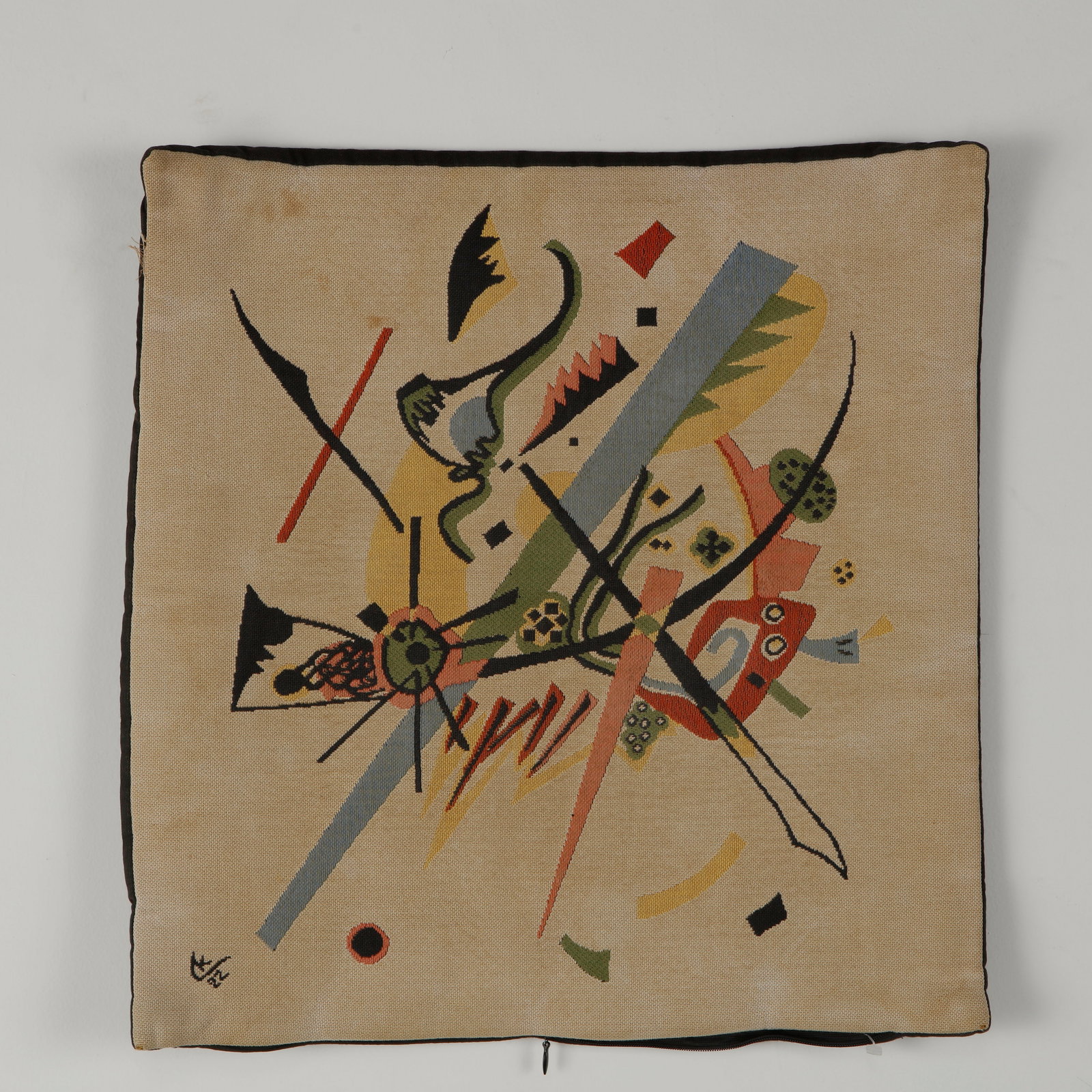Wassily Kandinsky, Pillow Cover for the Pompidou Center: Decorative woven pillow cover produced for the Centre Pompidou, featuring one of Wassily Kandinsky celebrated abstract compositions. Richly woven with vibrant colors and intricate detailing, it transl