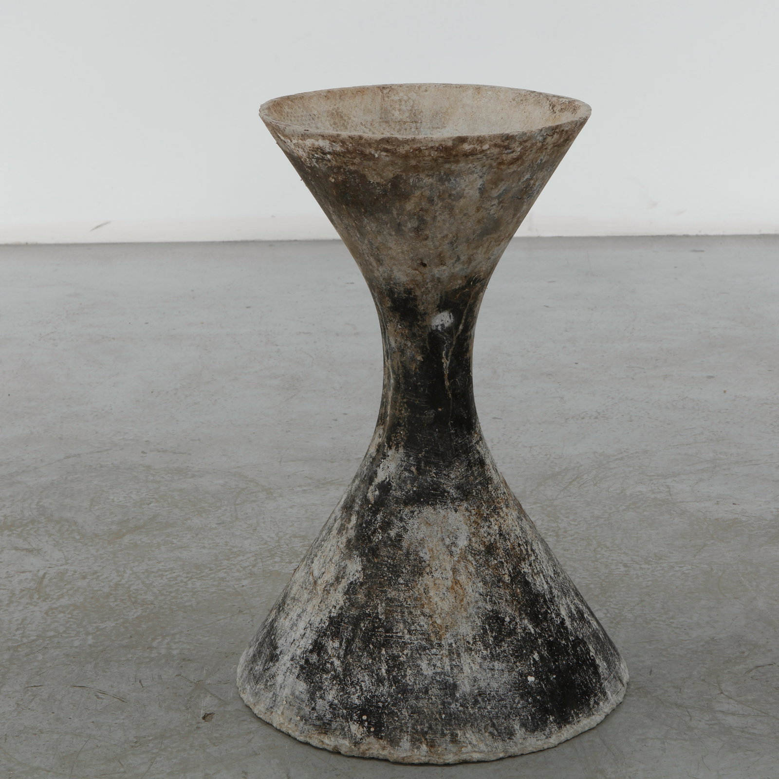 Willy Guhl, Small Diabolo Planter, 1960s: Willy Guhl small diabolo planter manufactured by Eternit, Switzerland.Height: 23.5 in. Diameter: 12.5 in.