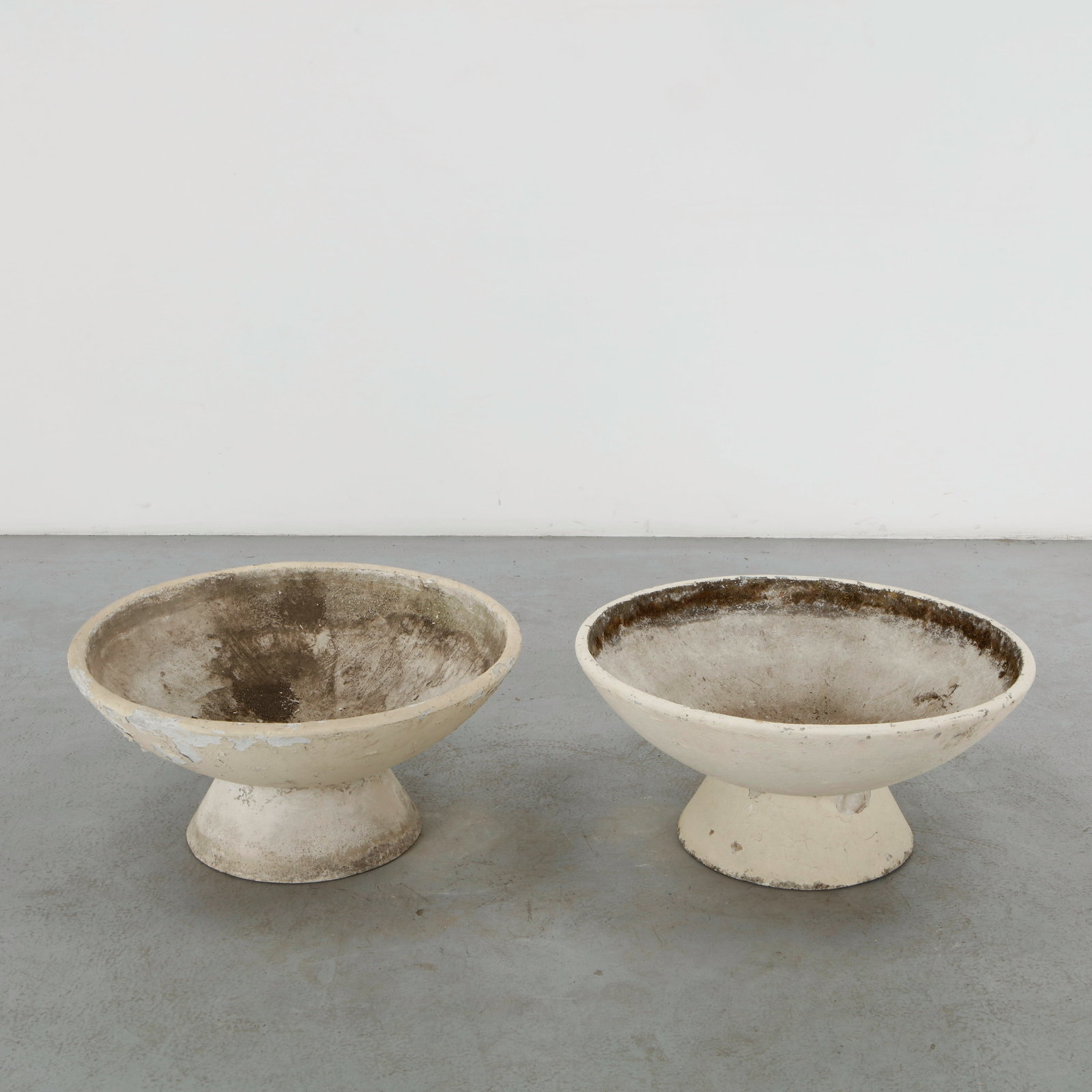 Willy Guhl, Pair of Bowl Planters on Concrete Stands, 1960s (1 of 13)