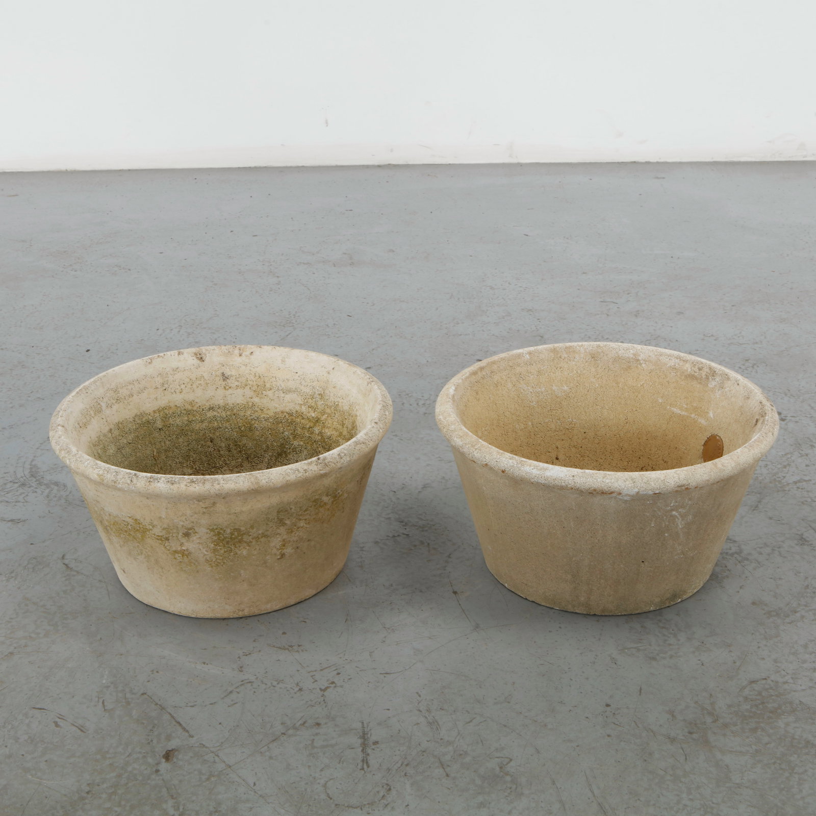 Grandon Fres, Pair of Round Planters, 1960s (1 of 13)