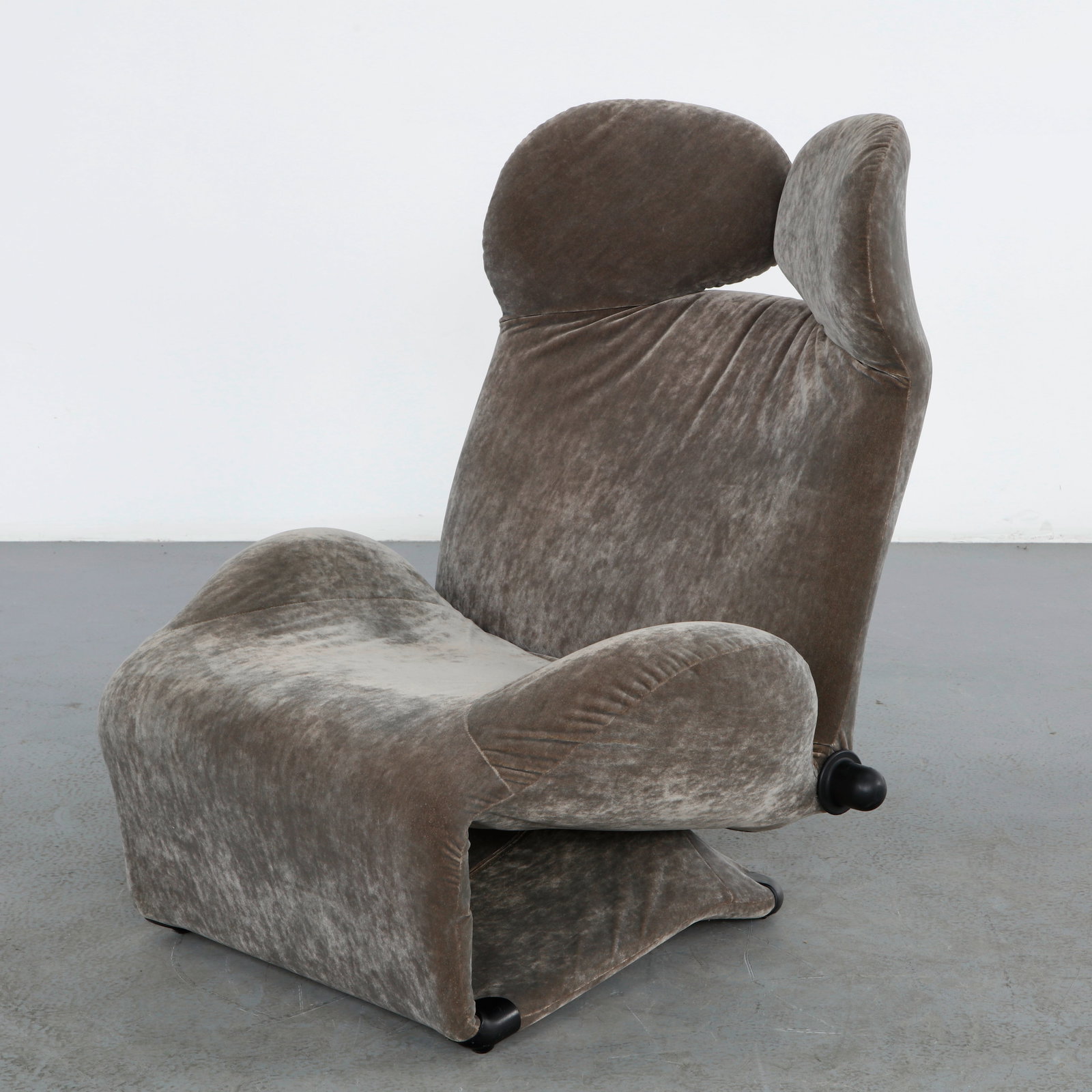 Toshiyuki Kita for Cassina, Wink Chair: A Wink lounge chair by Toshiyuki Kita for Cassina, upholstered in gray mohair velvet, its adjustable headrest wings and reclining backrest allowing multiple seating positions, on black lacquered feet.