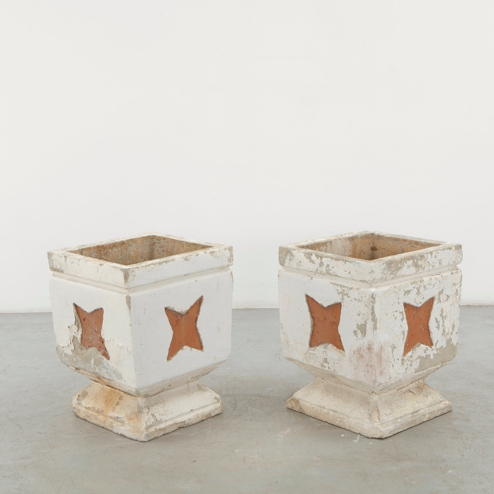 Pair of Monumental Concrete Planters with Star Motif, 1960s (1 of 15)