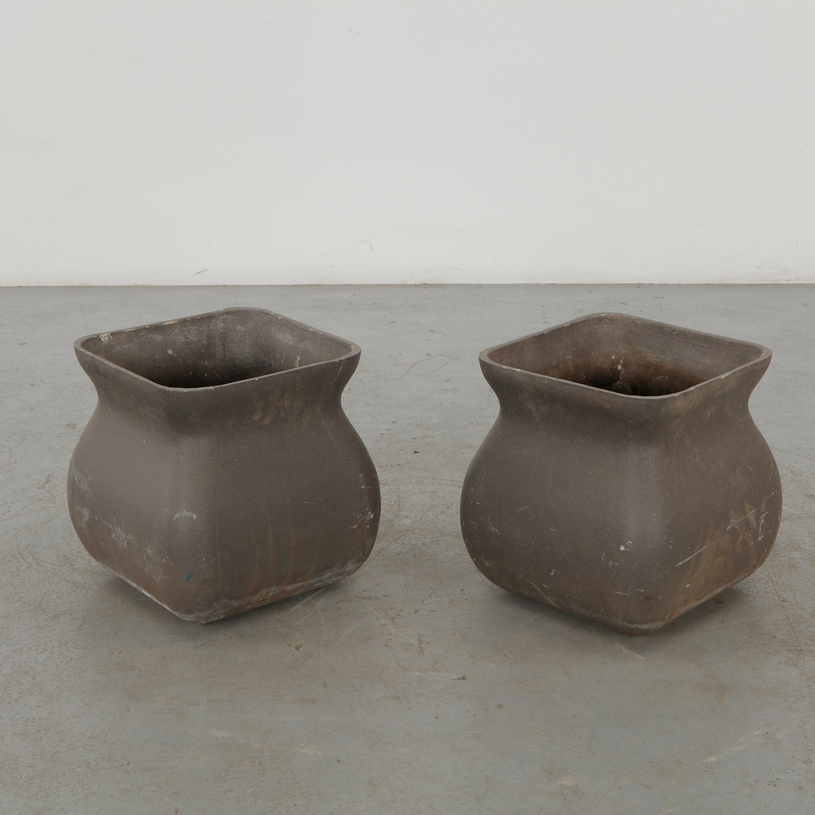 Wily Guhl, Pair of Sculptural Concrete Planters with Bulbous Forms, 1960s: Rare pair of sculptural concrete planters attributed to Willy Guhl, featuring voluptuous, bulbous bodies transitioning into subtly flared square openings. Their restrained monochromatic surfaces and