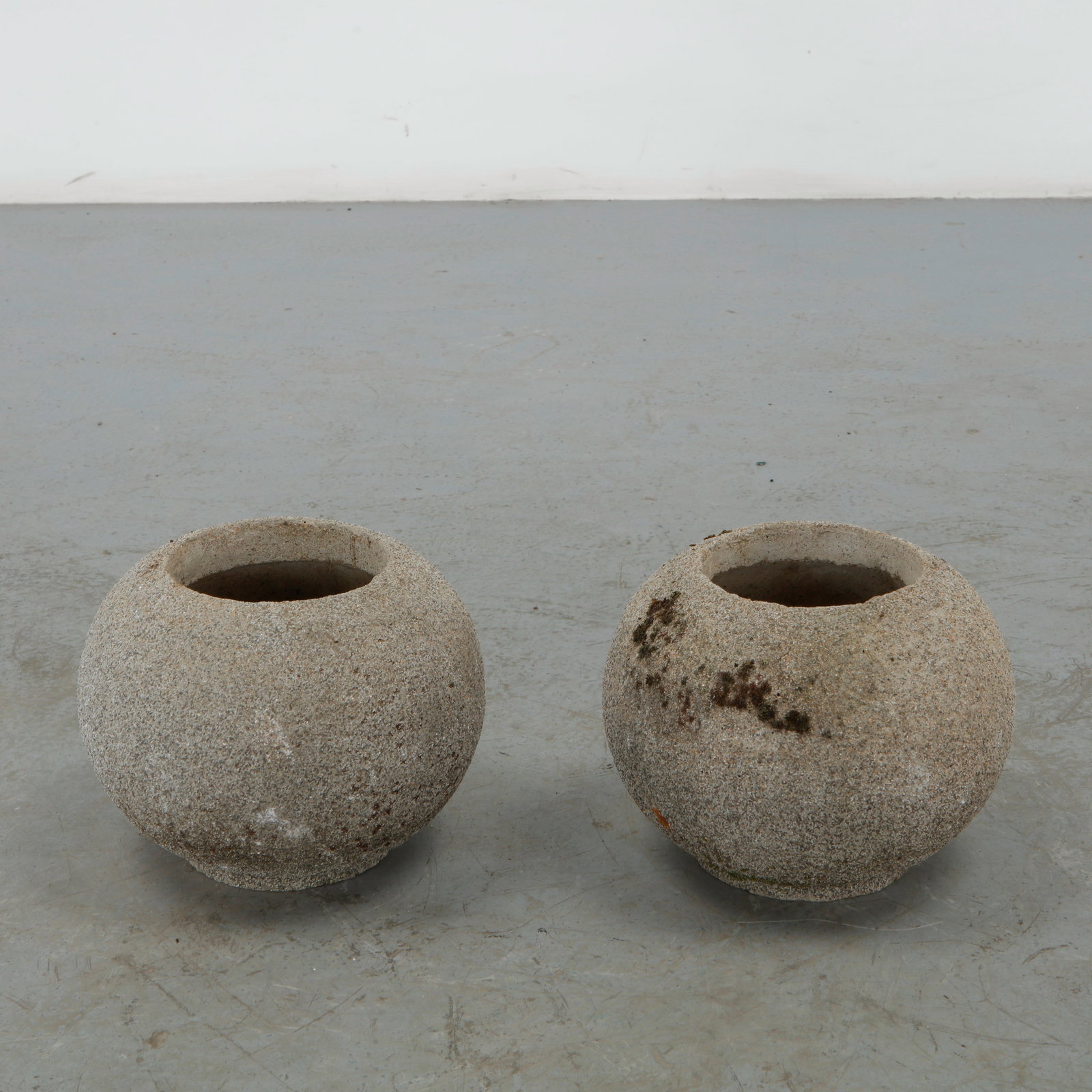 Grandon Fres, Pair of Small Spherical Cast Stone Planters, 1960s (1 of 13)