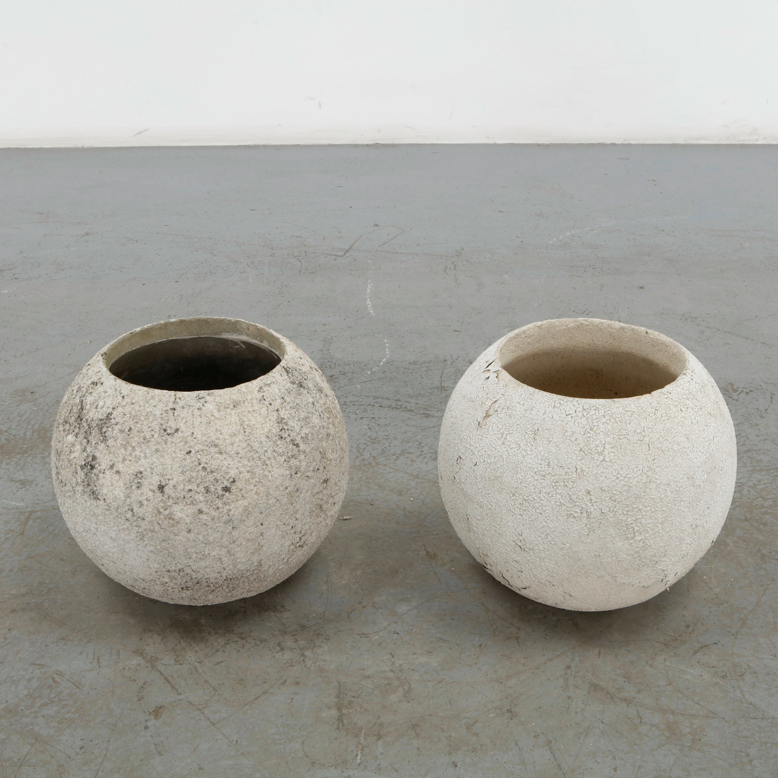 Grandon Fres, Pair of Spherical Planters, 1960s (1 of 14)