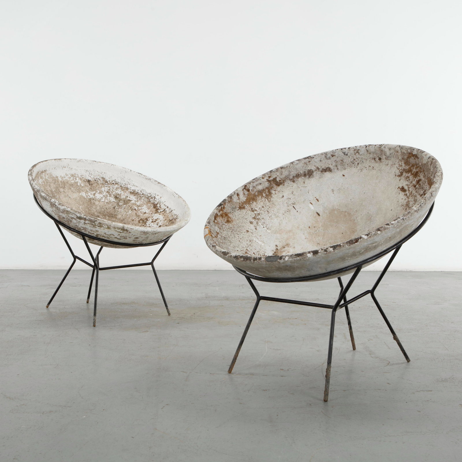 Willy Guhl, Pair of Bowl Planters on Stands, 1960s (1 of 17)
