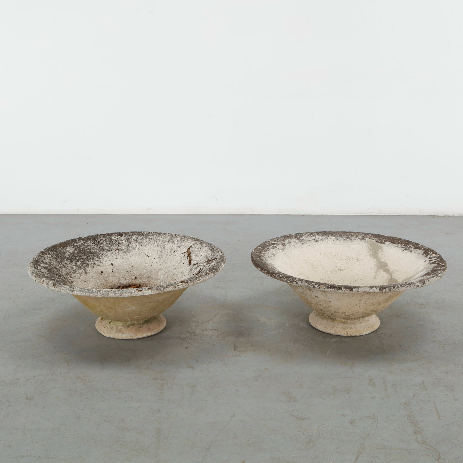 Grandon Fres, Pair of Pedestal Concrete Planters, 1960s (1 of 17)