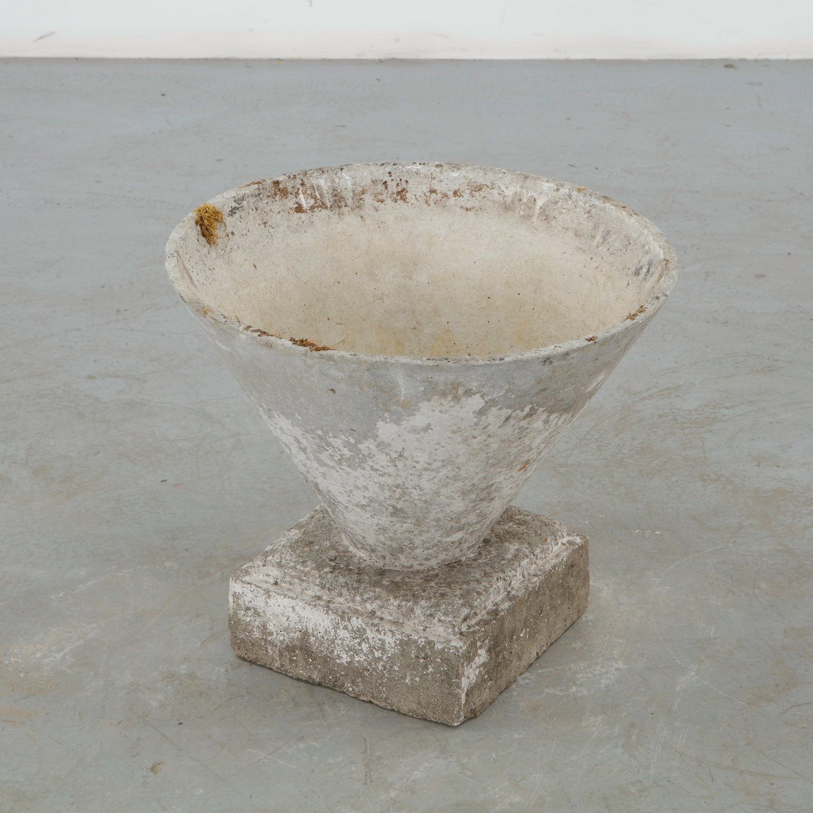 Willy Guhl, Conical Planter with Integrated Feet, 1960s: Willy Guhl conical planter executed in cast concrete, distinguished by its flared profile and integrated pedestal feet. The restrained geometry reflects Guhl characteristic modernist approach to