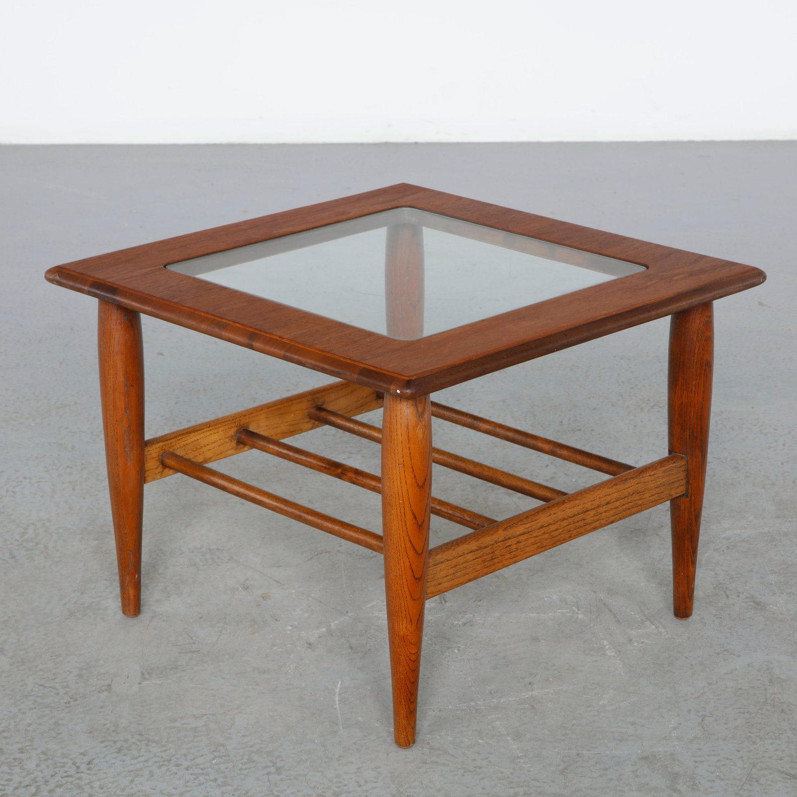 Mid-Century Wood and Glass End Table, 1960s (1 of 15)
