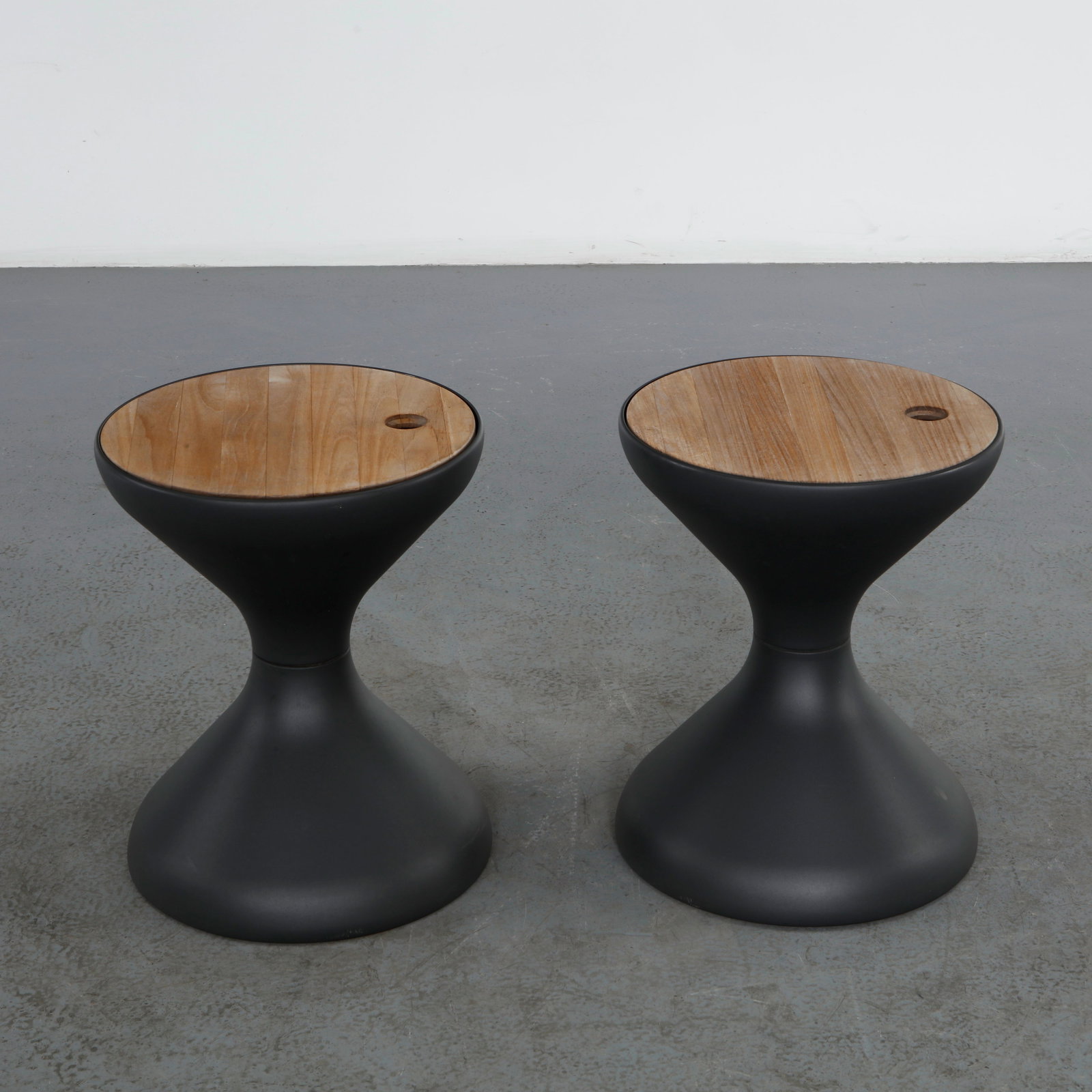 Gloster, Pair of Bell Side Tables (1 of 11)
