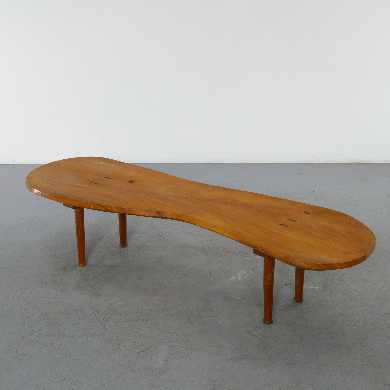 Freefrom Wood Coffee Table in the style of George Nakashima, 1960s: Sculptural freeform coffee table crafted in solid wood, celebrating the natural contours and character of the material. Its organic silhouette reflects the enduring influence of George Nakashima